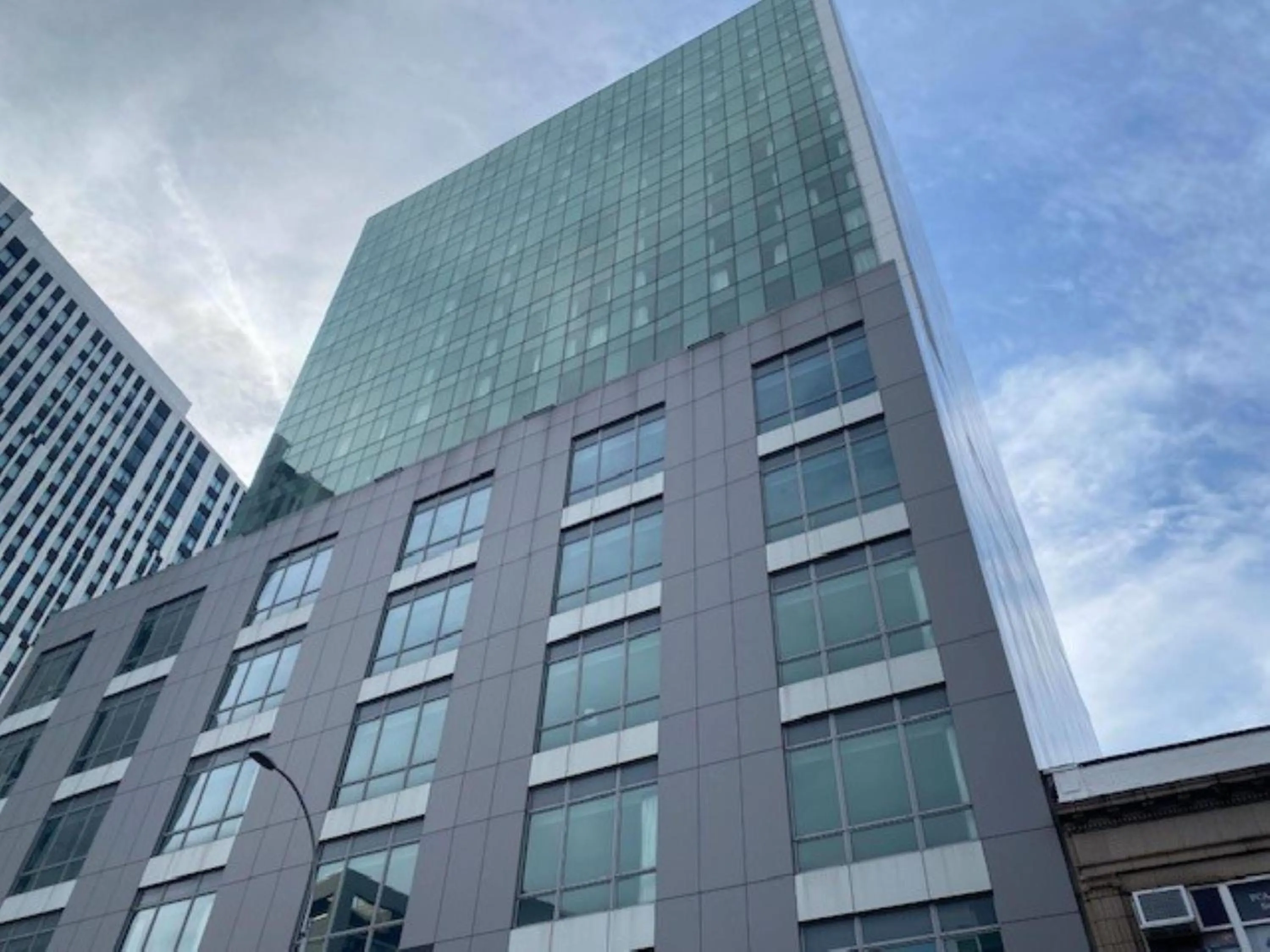 Property building in La Quinta Inn & Suites by Wyndham Jamaica NYC/JFK AirTrain