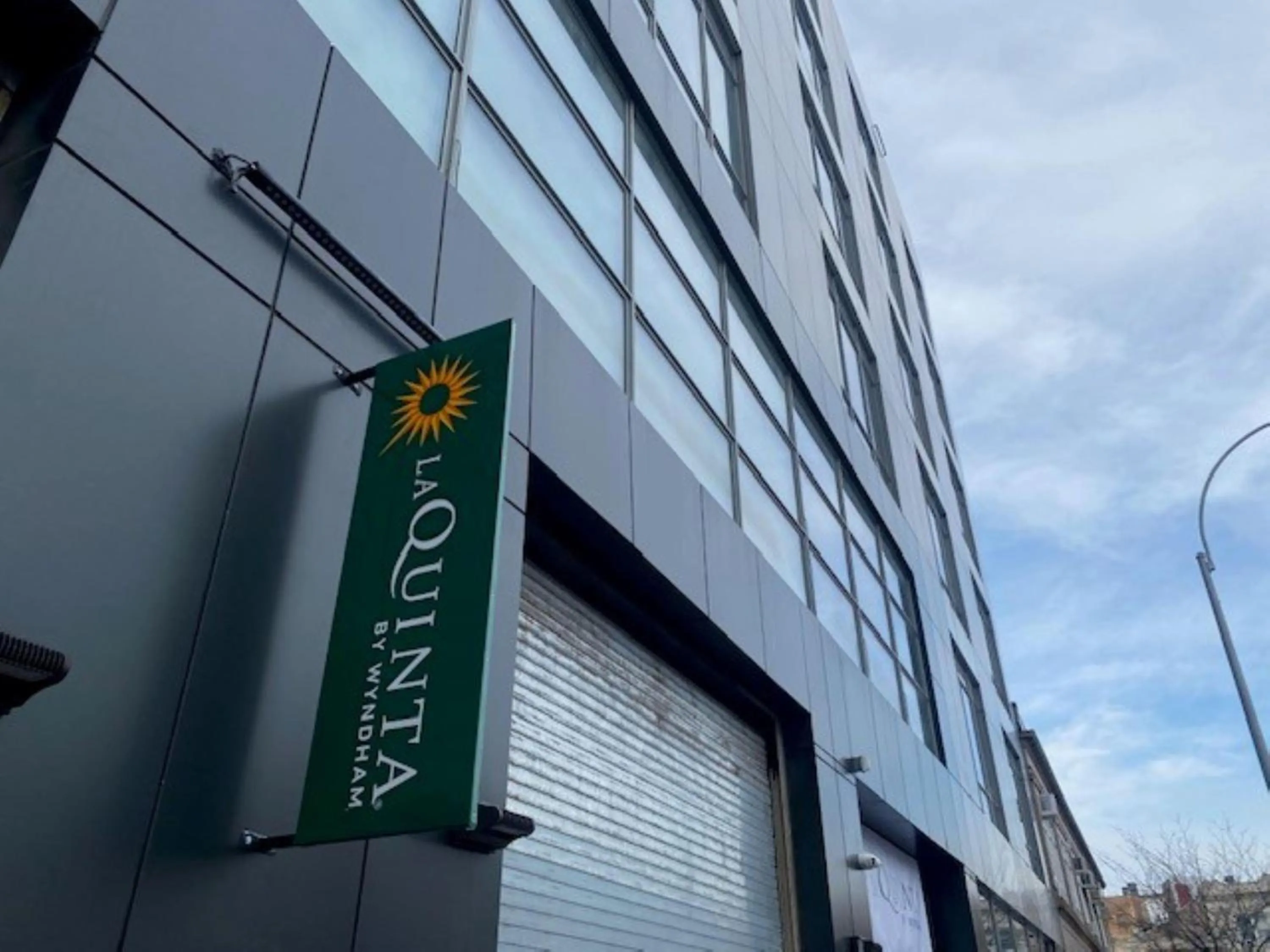 La Quinta Inn & Suites by Wyndham Jamaica NYC/JFK AirTrain