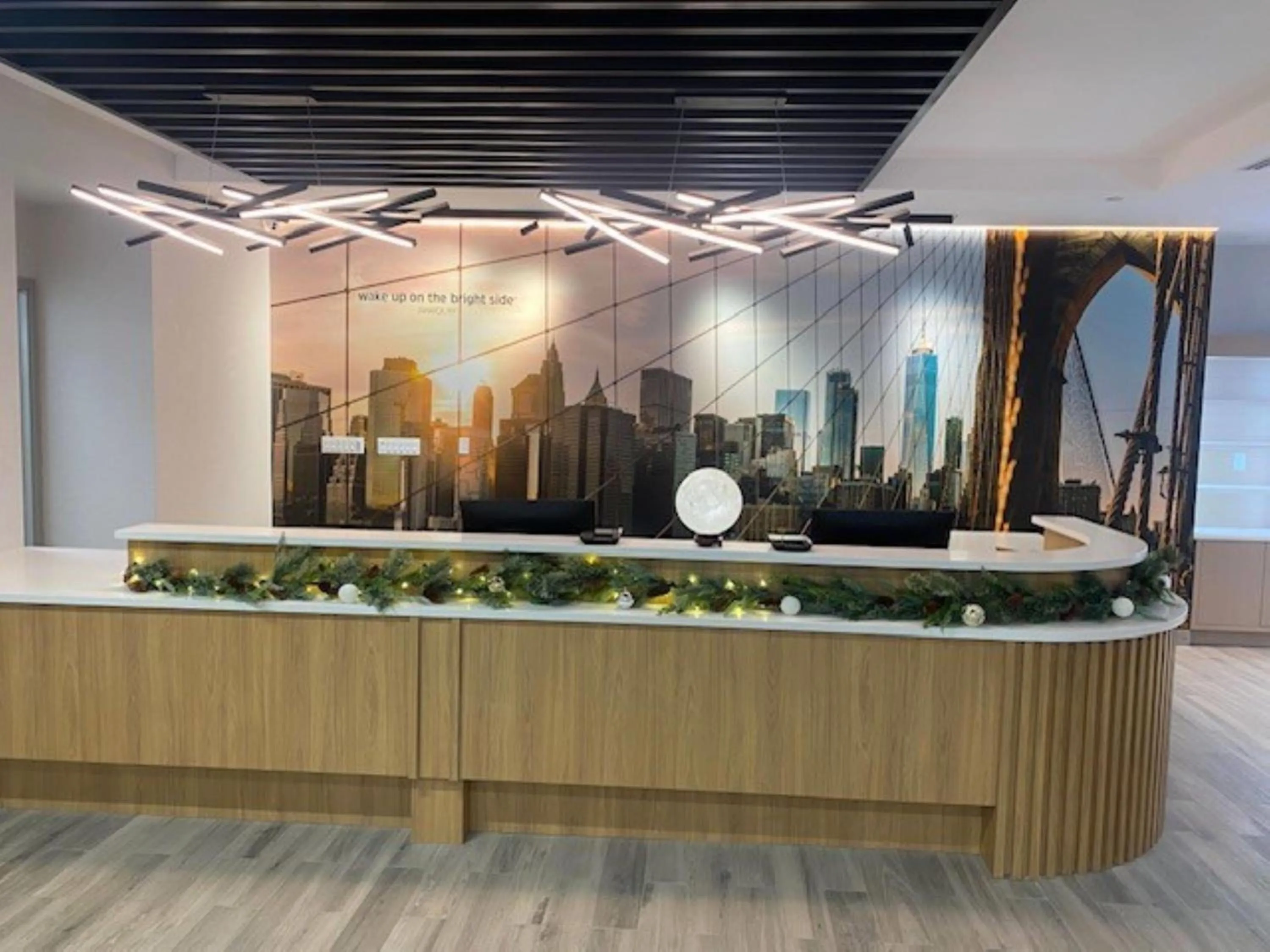 Lobby or reception in La Quinta Inn & Suites by Wyndham Jamaica NYC/JFK AirTrain