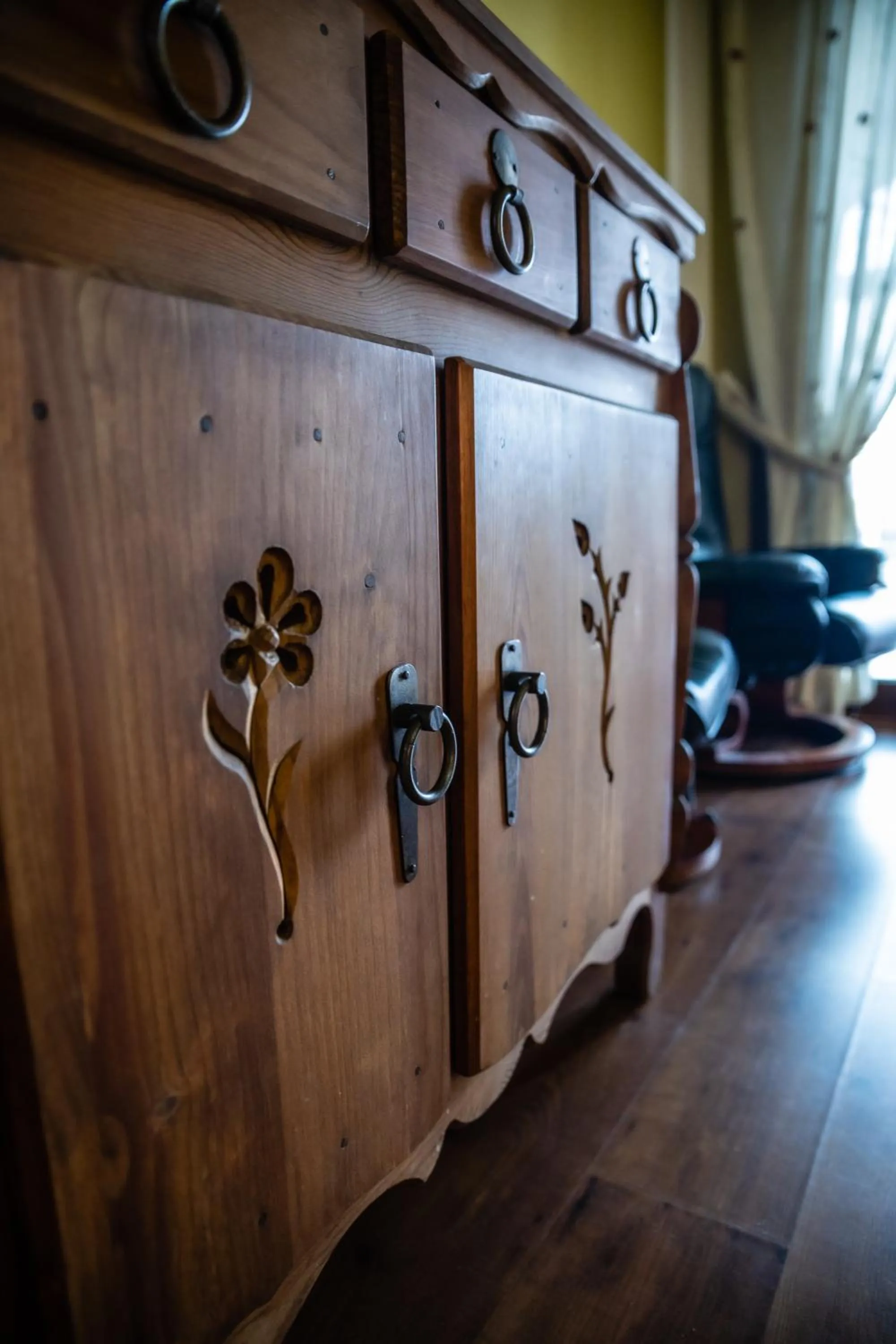 wardrobe in Hotel Rural El Labriego by Vivere Stays