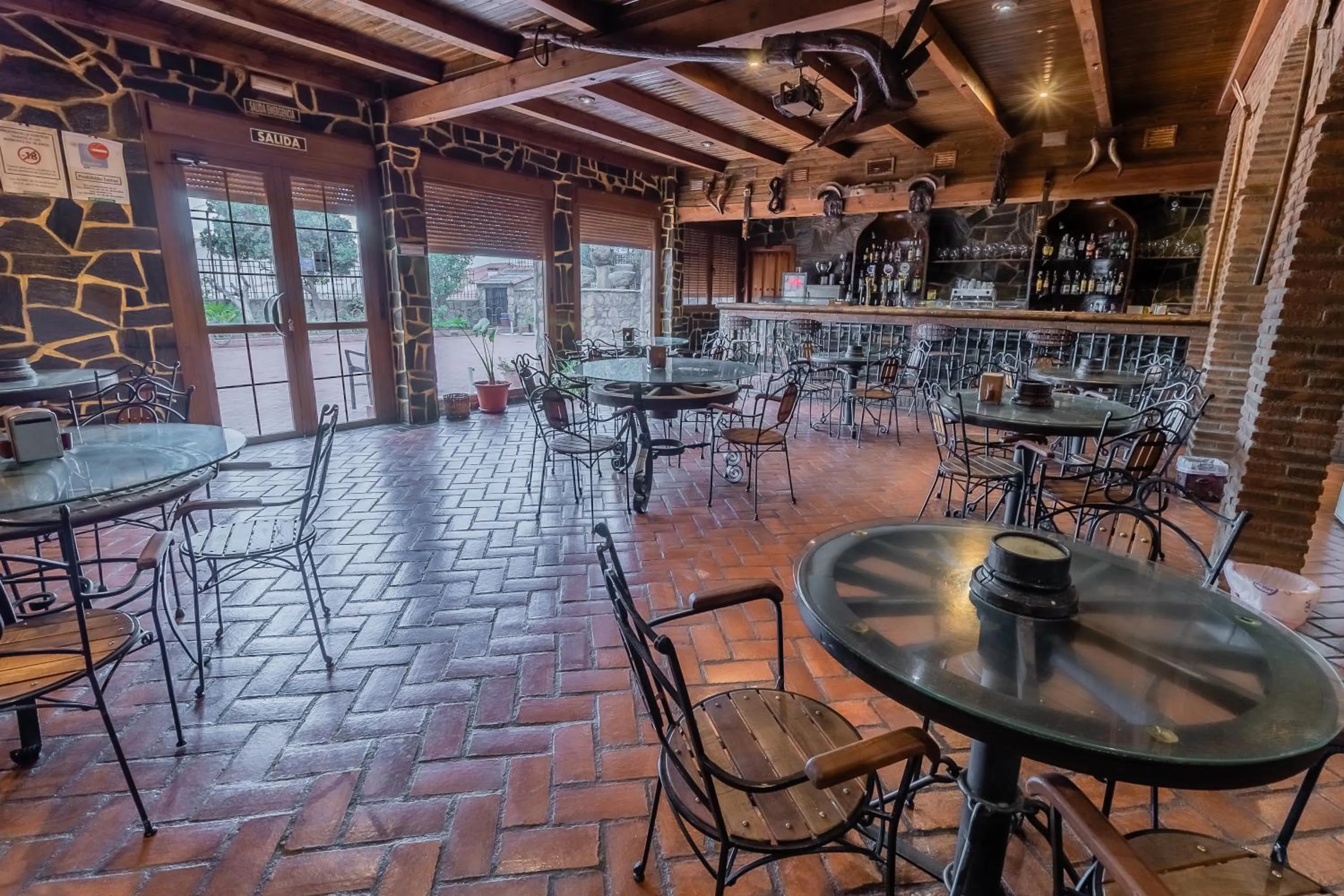 Restaurant/places to eat in Hotel Rural El Labriego by Vivere Stays