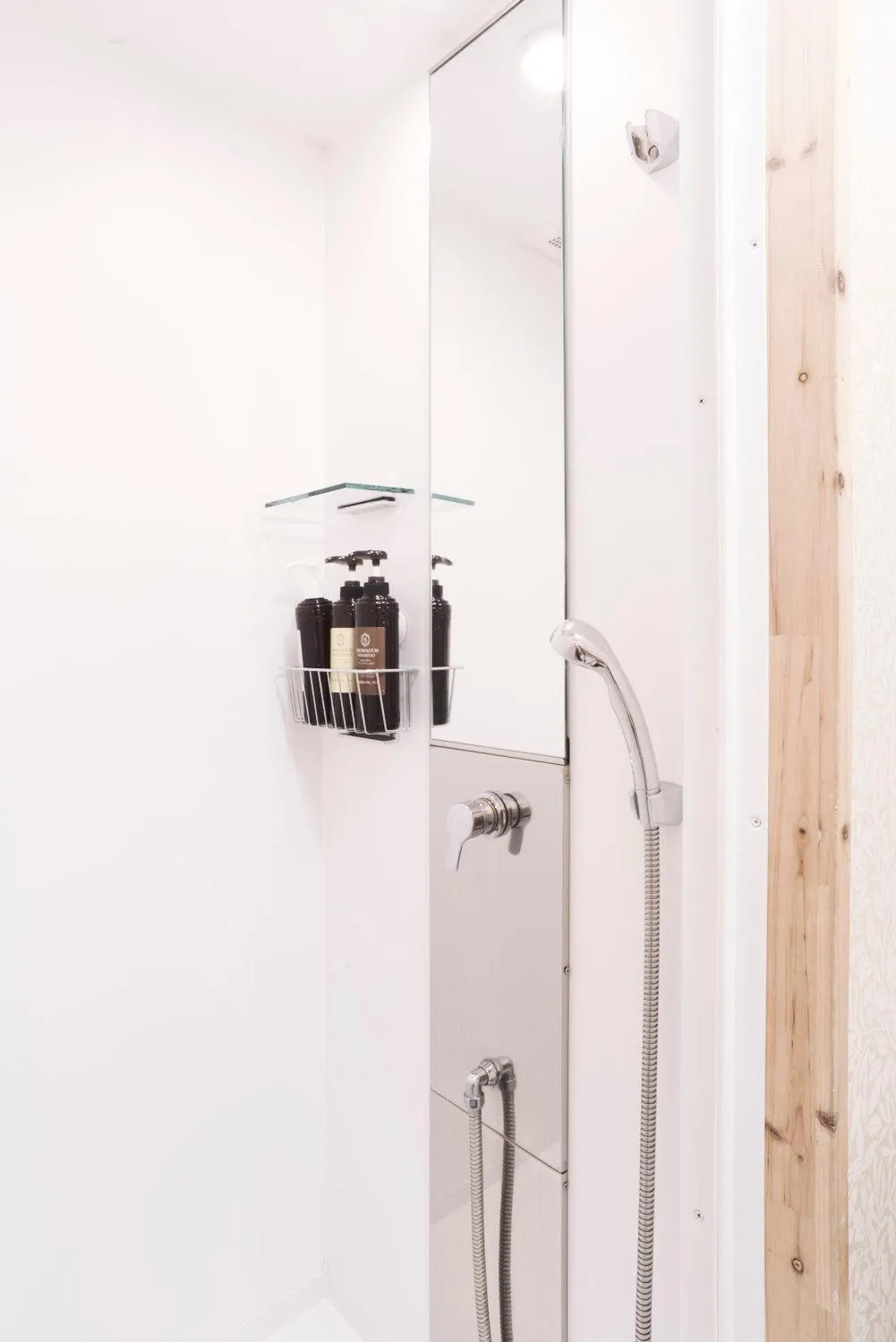 Shower in Ten to Sen Guesthouse