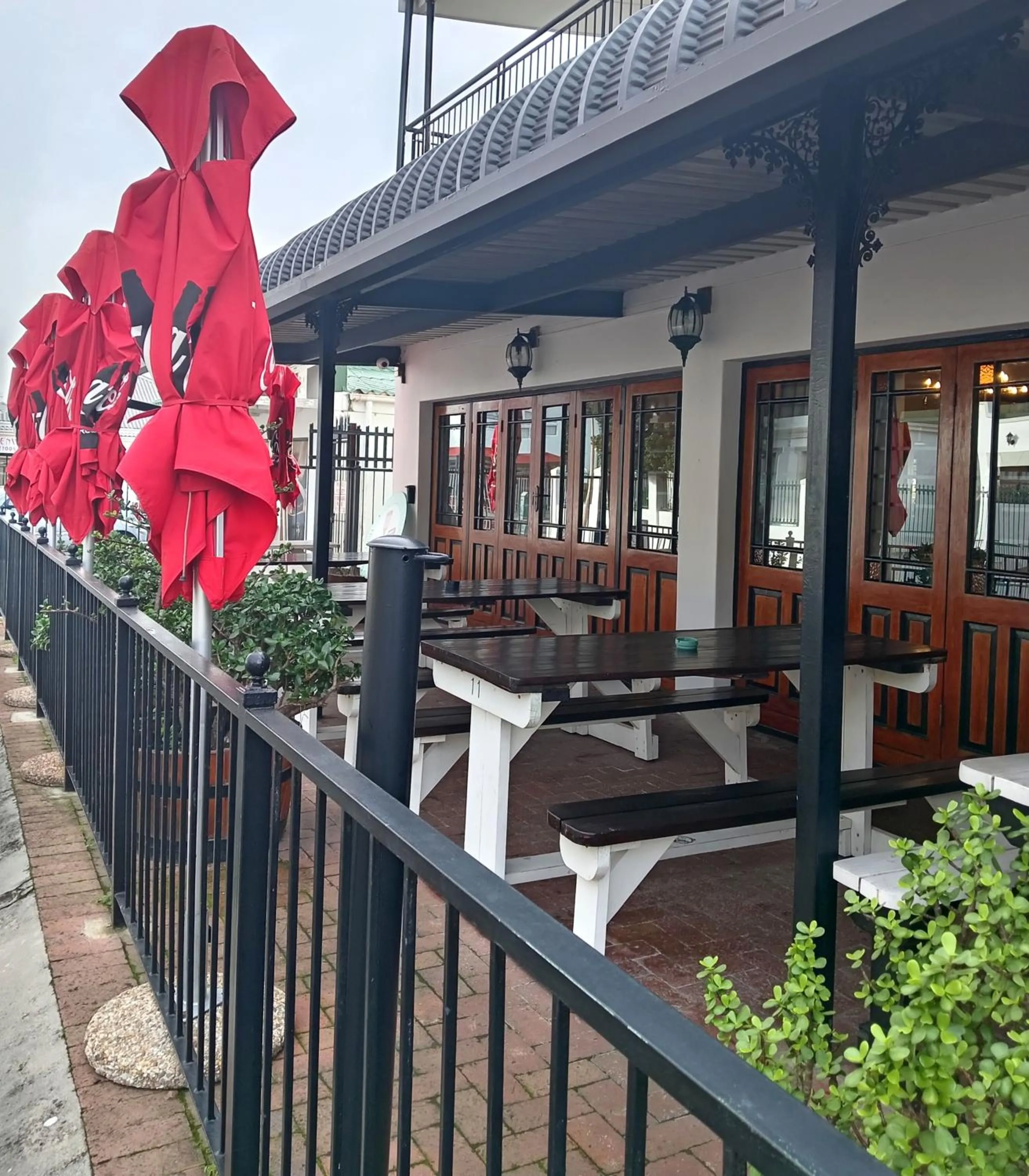 Restaurant/places to eat in Le Bay Lodge