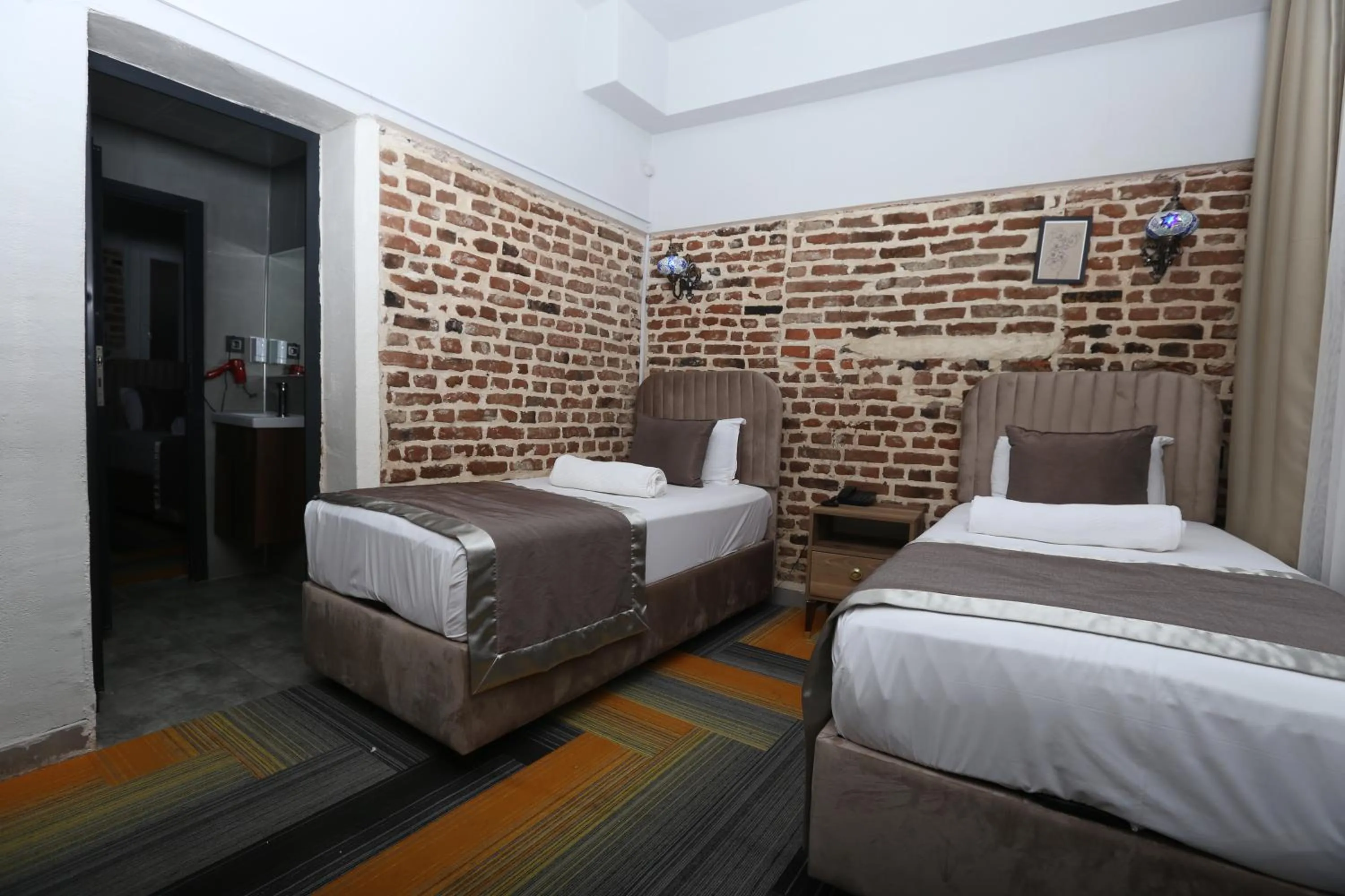 Bed in Sur Central OTEL