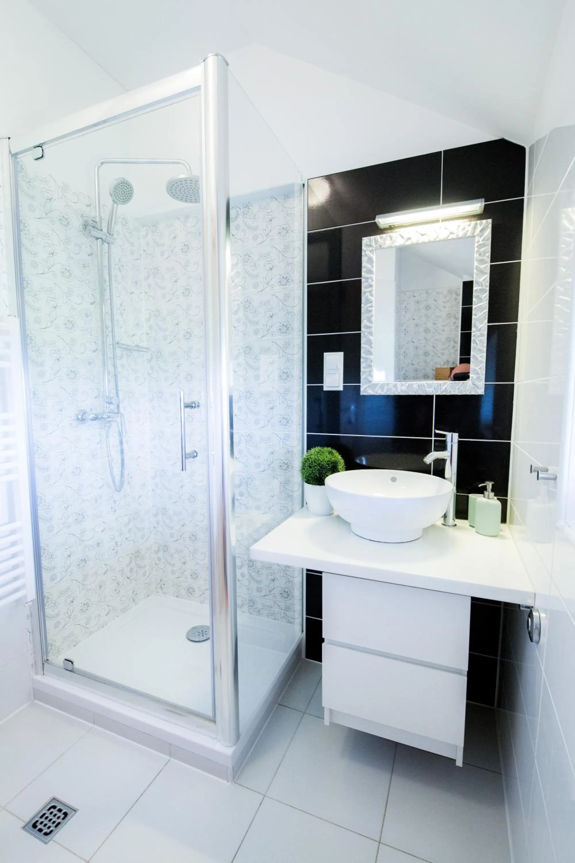 Shower in Tara Garden