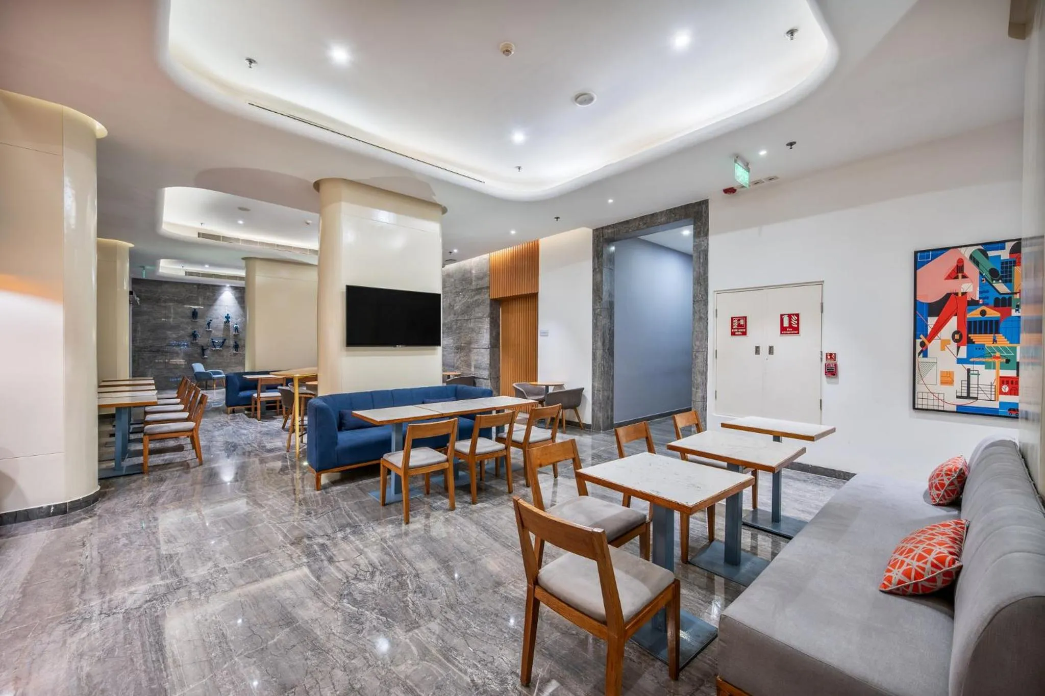 Restaurant/places to eat in Holiday Inn Express Hyderabad HITEC City by IHG