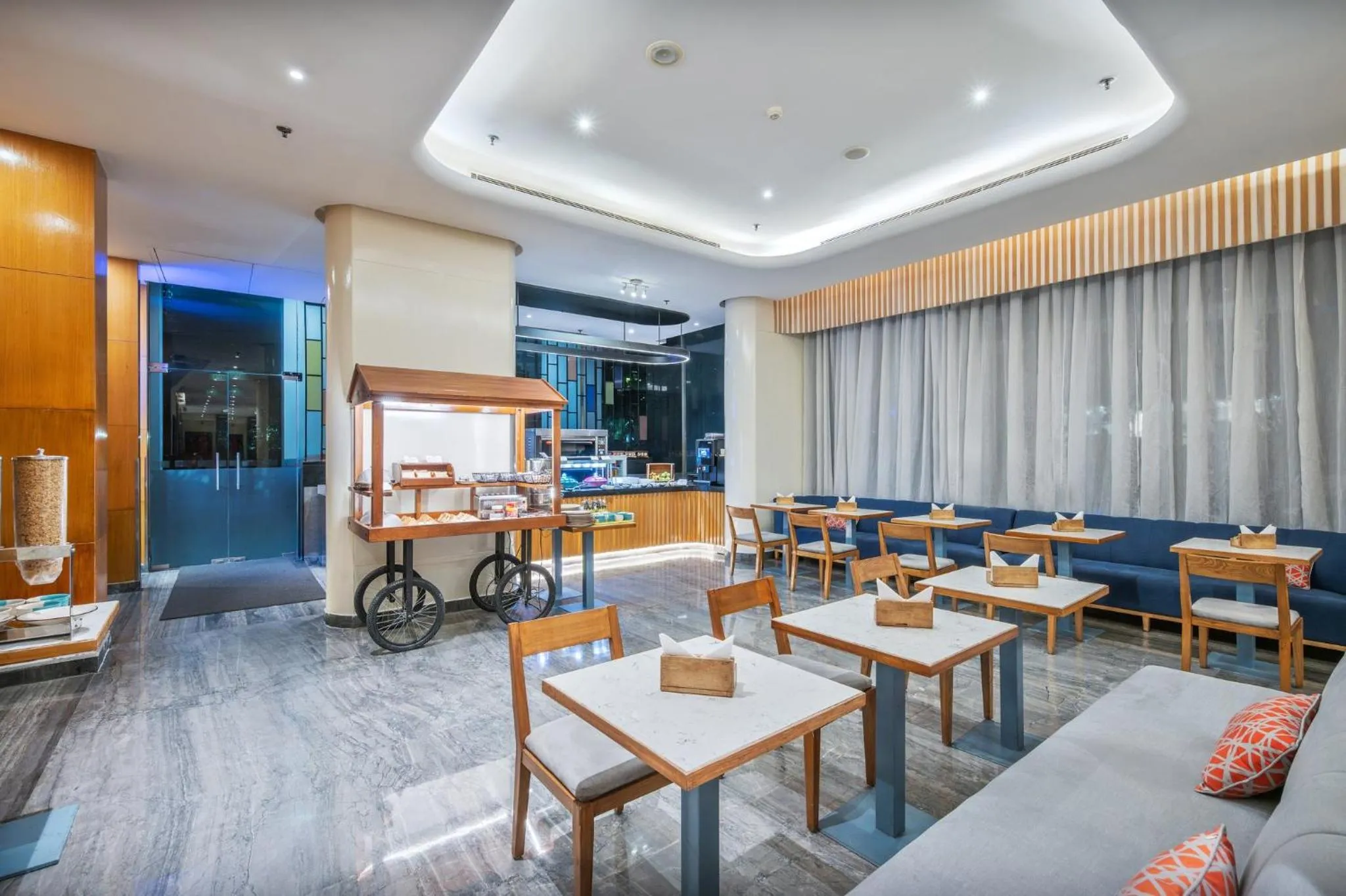 Restaurant/places to eat in Holiday Inn Express Hyderabad HITEC City by IHG