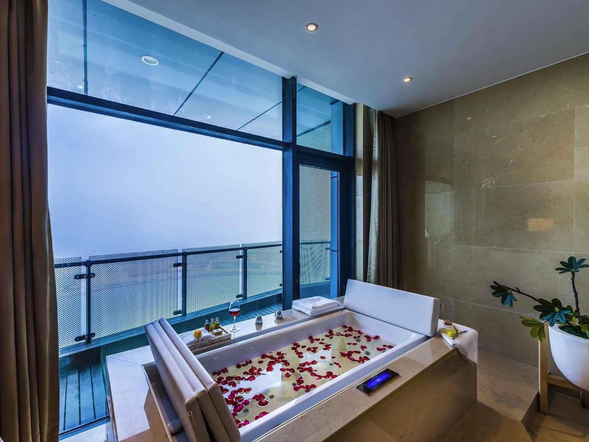 Bedroom in Grand Mercure Qingdao Qinglong