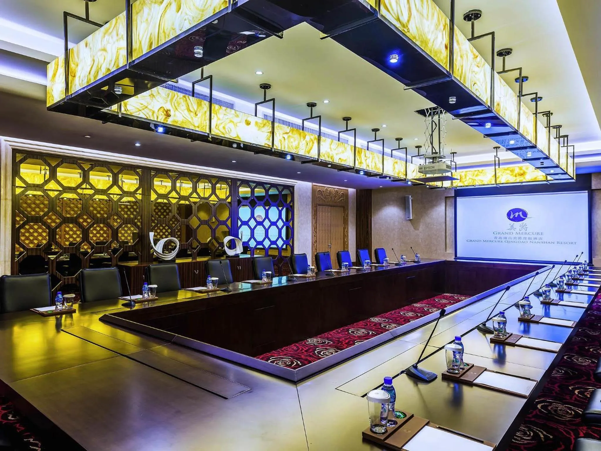 Meeting/conference room in Grand Mercure Qingdao Qinglong