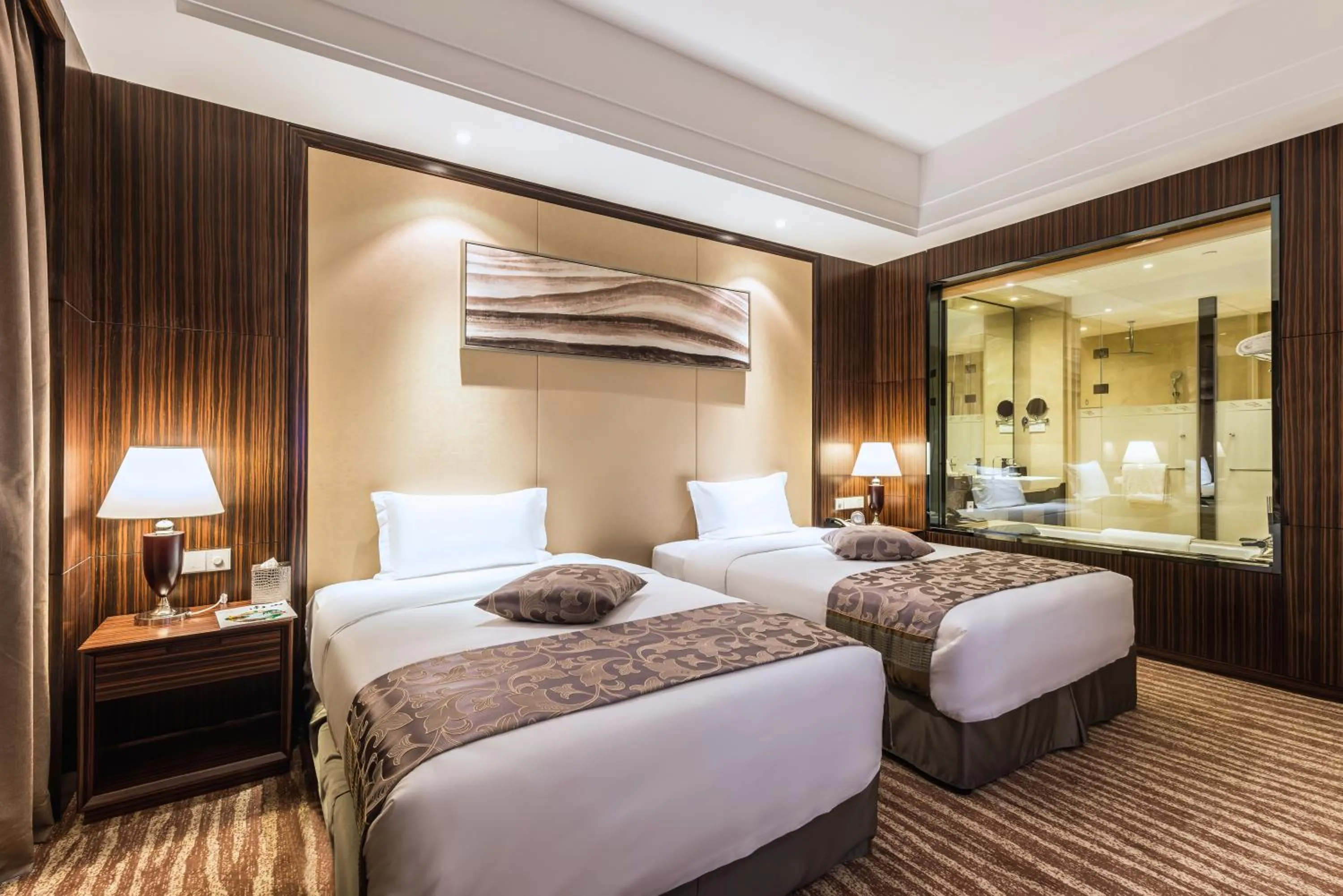 Bed in Grand Mercure Qingdao Qinglong