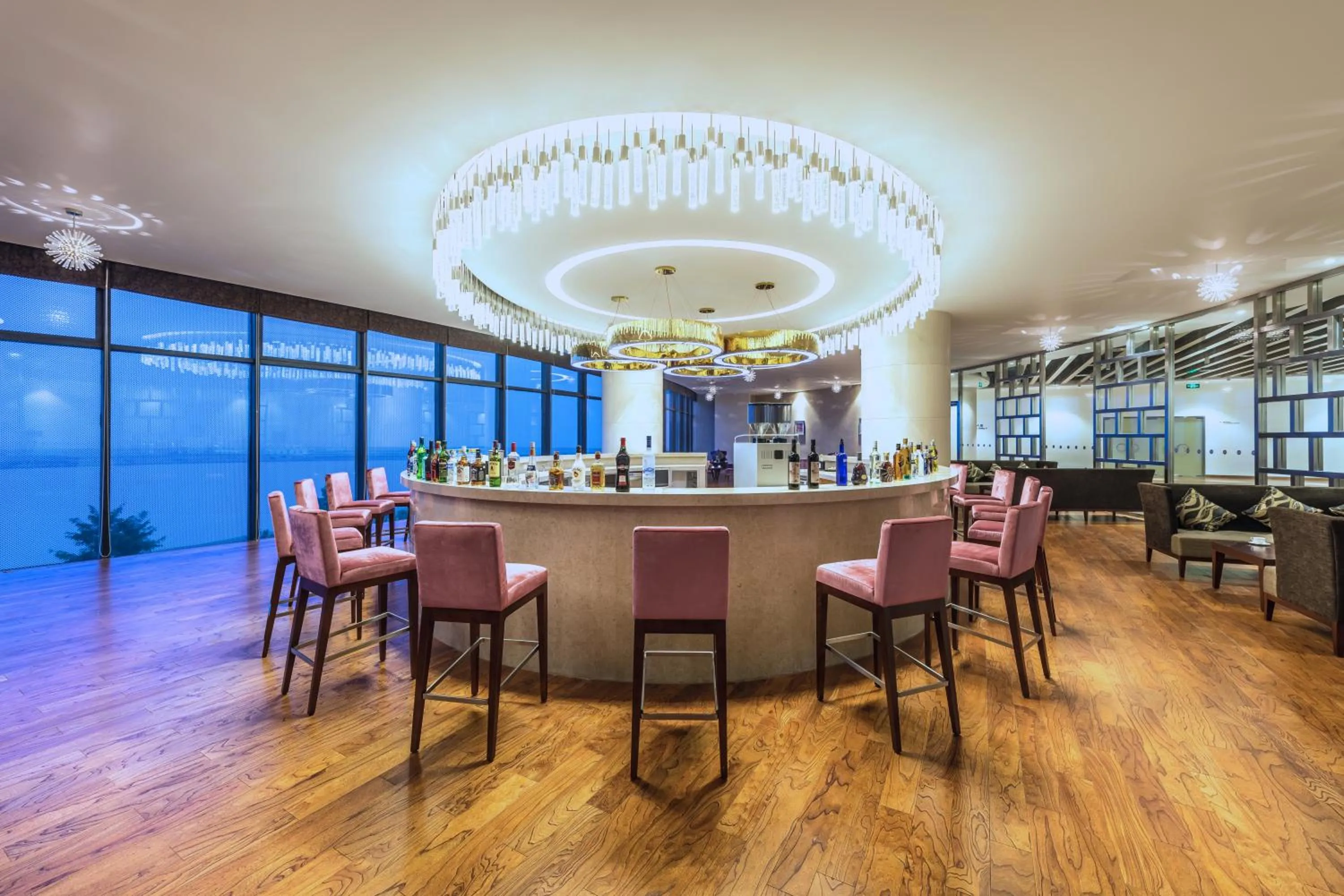 Lounge or bar in Grand Mercure Qingdao Qinglong