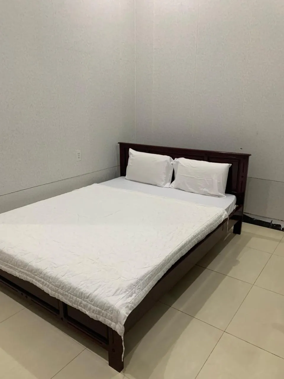 Bed in Thi Long Phụng Hotel