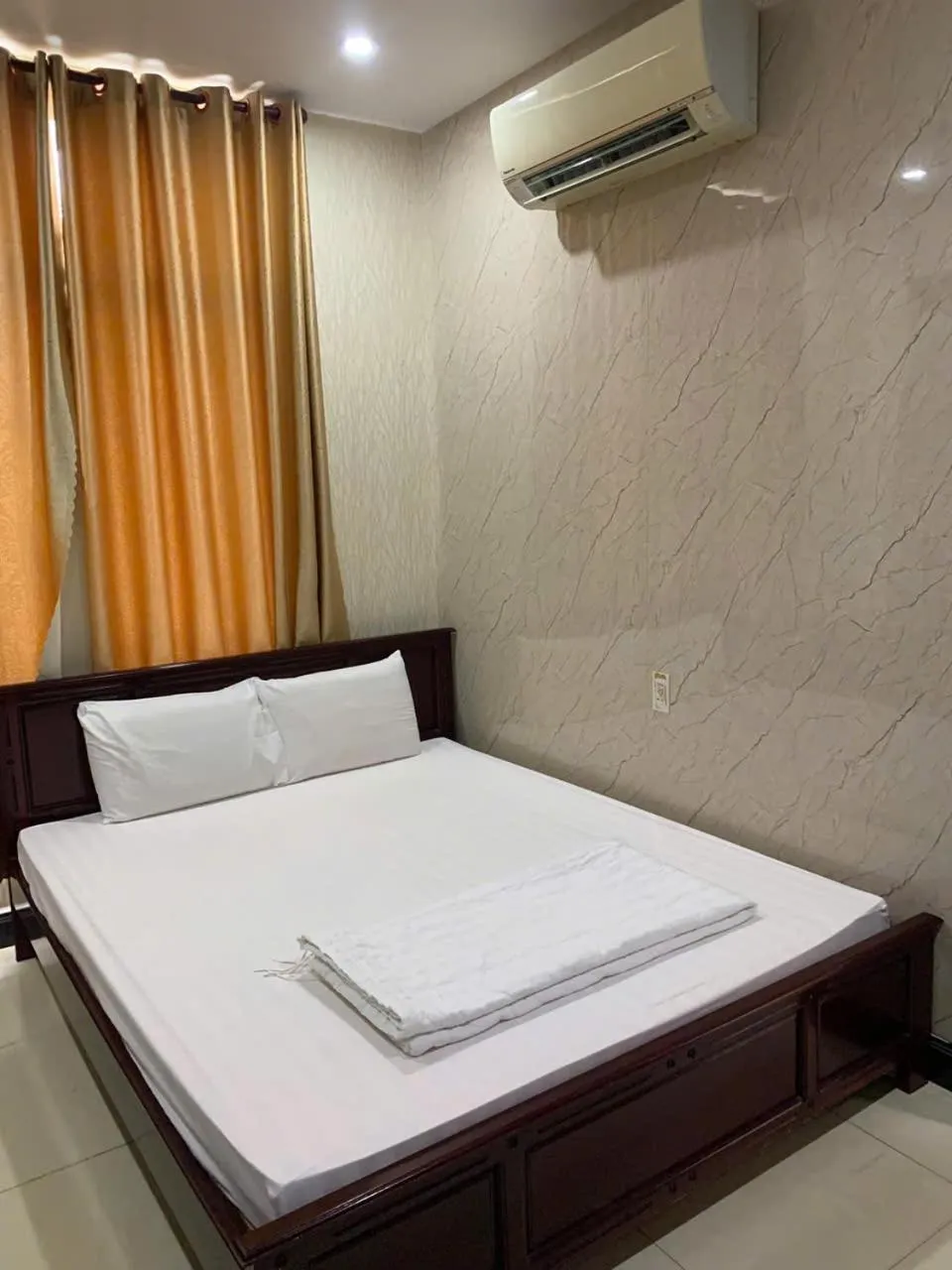 Bed in Thi Long Phụng Hotel