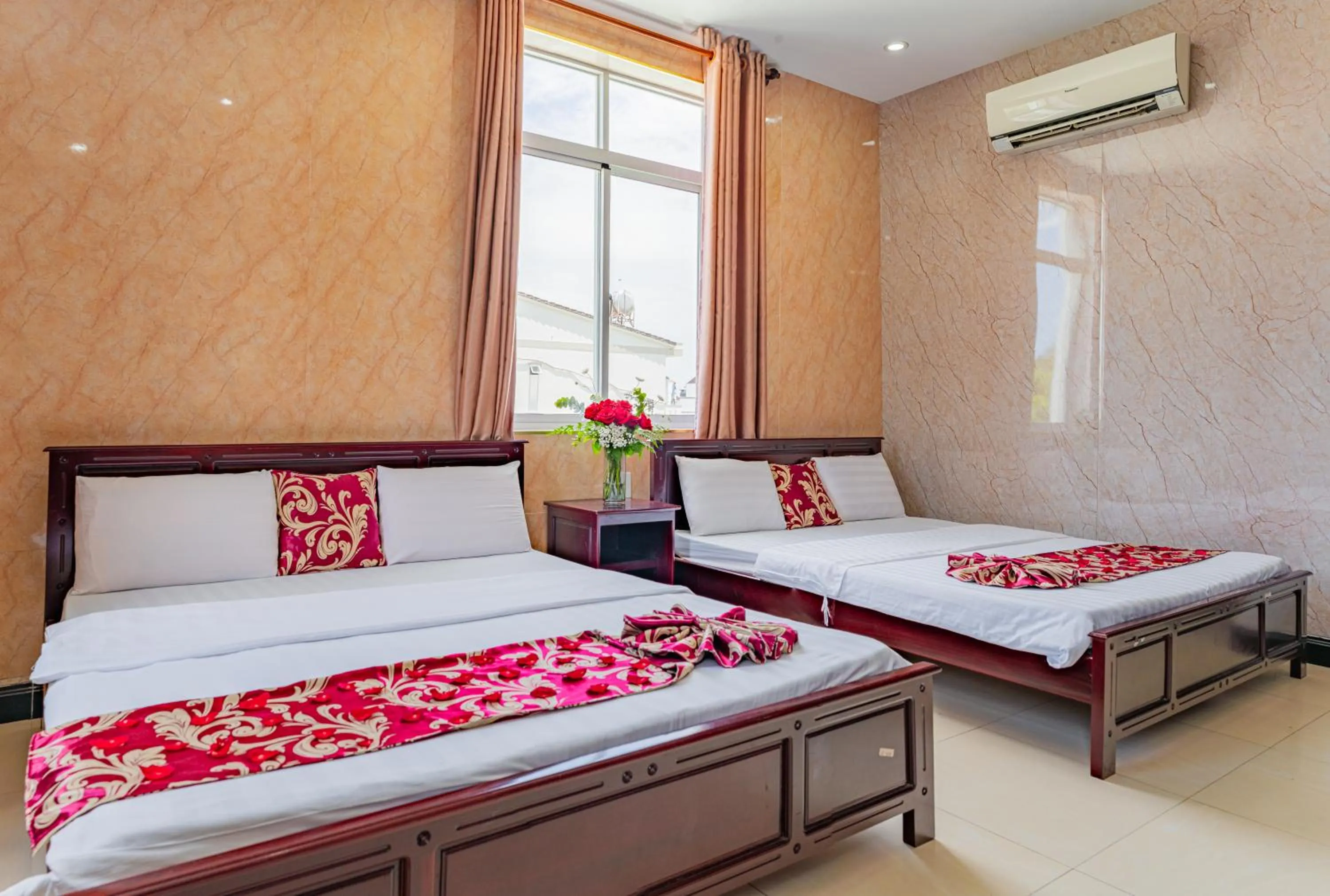 Bed in Thi Long Phụng Hotel