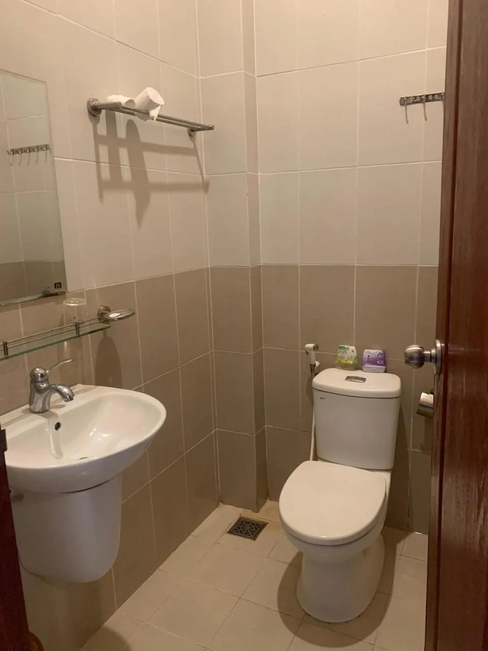 Thi Long Phụng Hotel