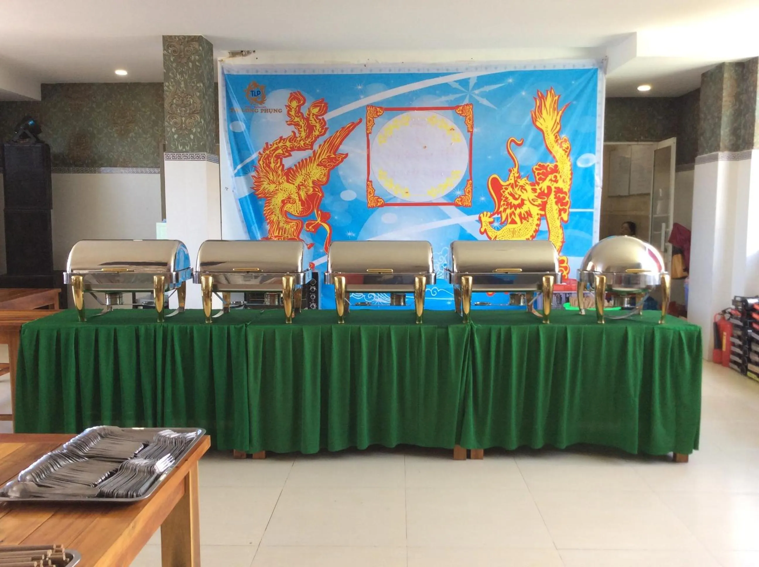 Dining area in Thi Long Phụng Hotel