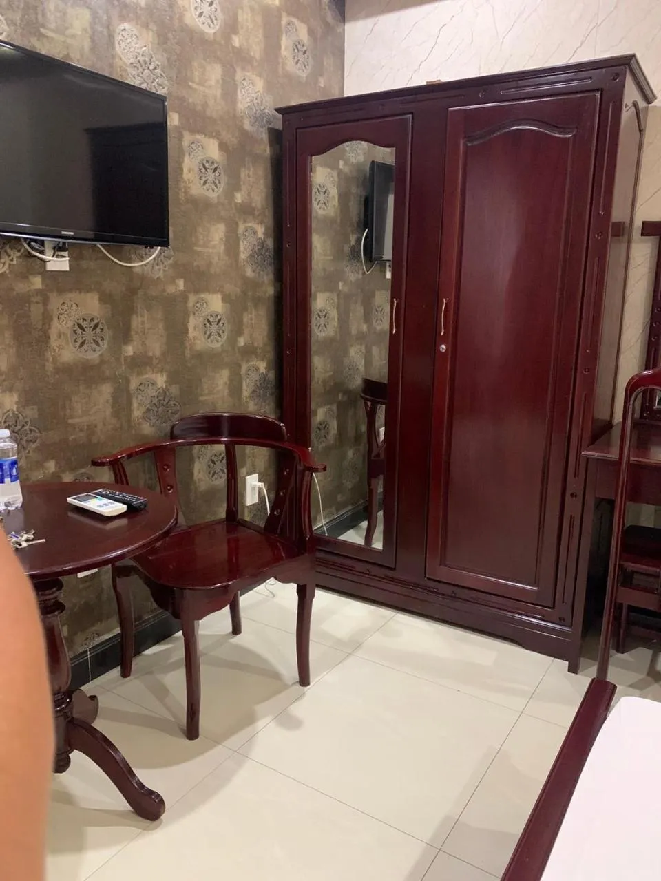 Thi Long Phụng Hotel