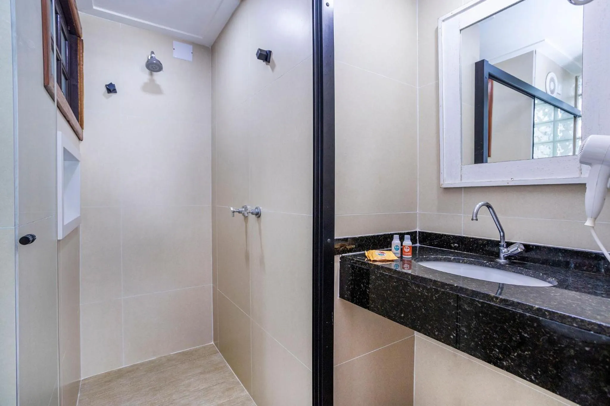 Shower in Hotel Village Enseada