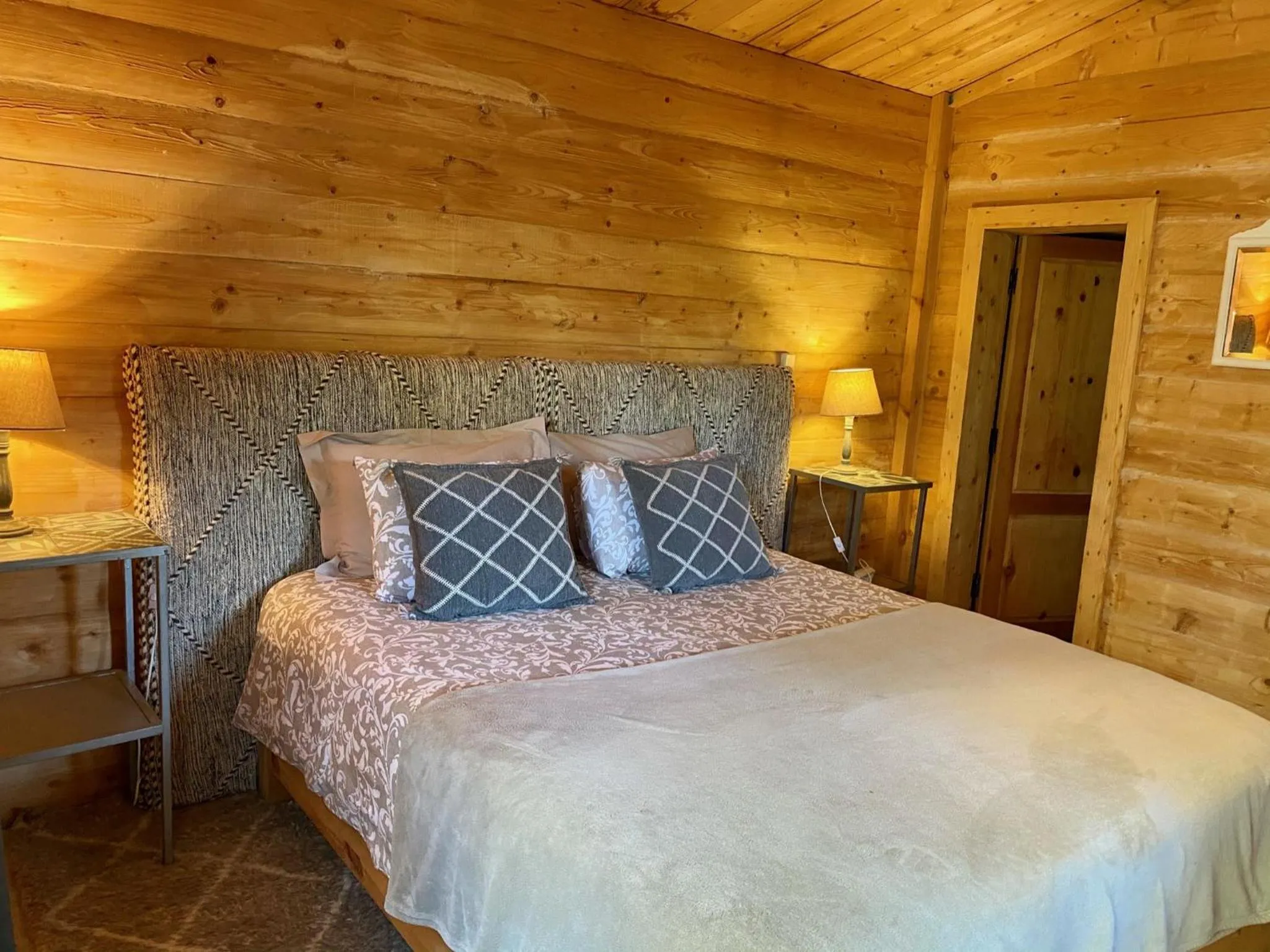 Bed in La Vie En Rose - Horses & Dogs House