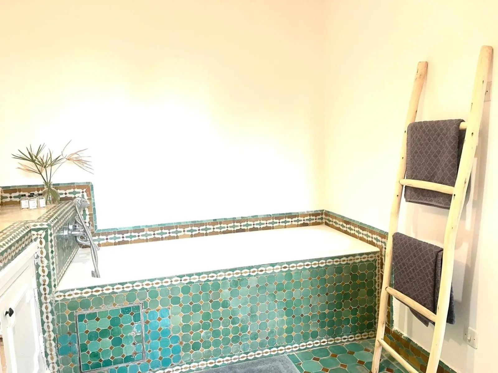 Bathroom in La Vie En Rose - Horses & Dogs House