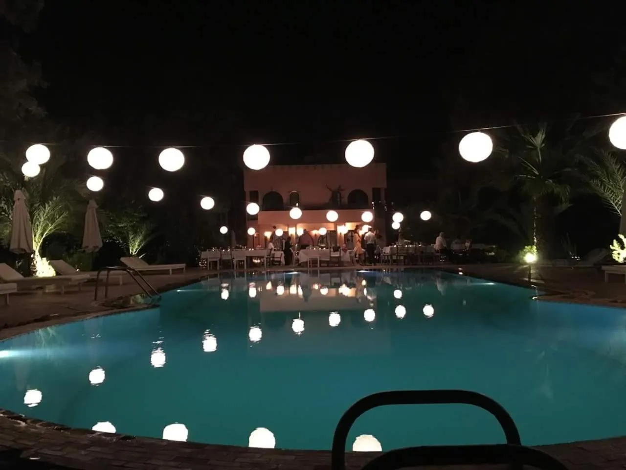 Swimming pool in La Vie En Rose - Horses & Dogs House