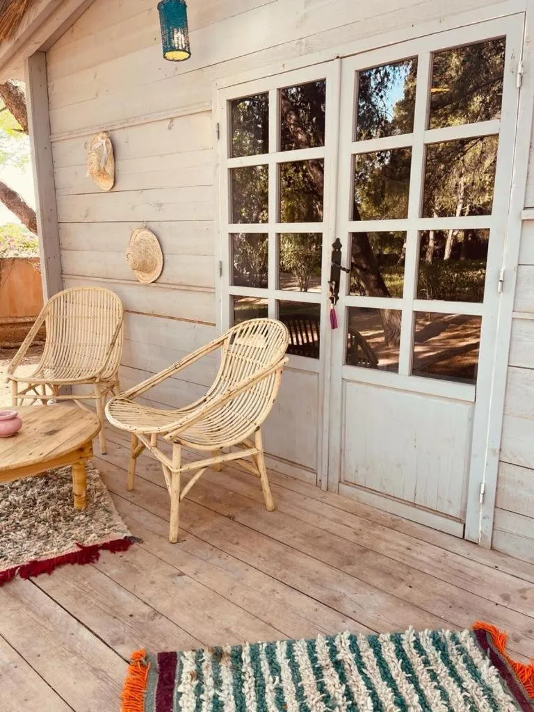 La Vie En Rose - Horses & Dogs House