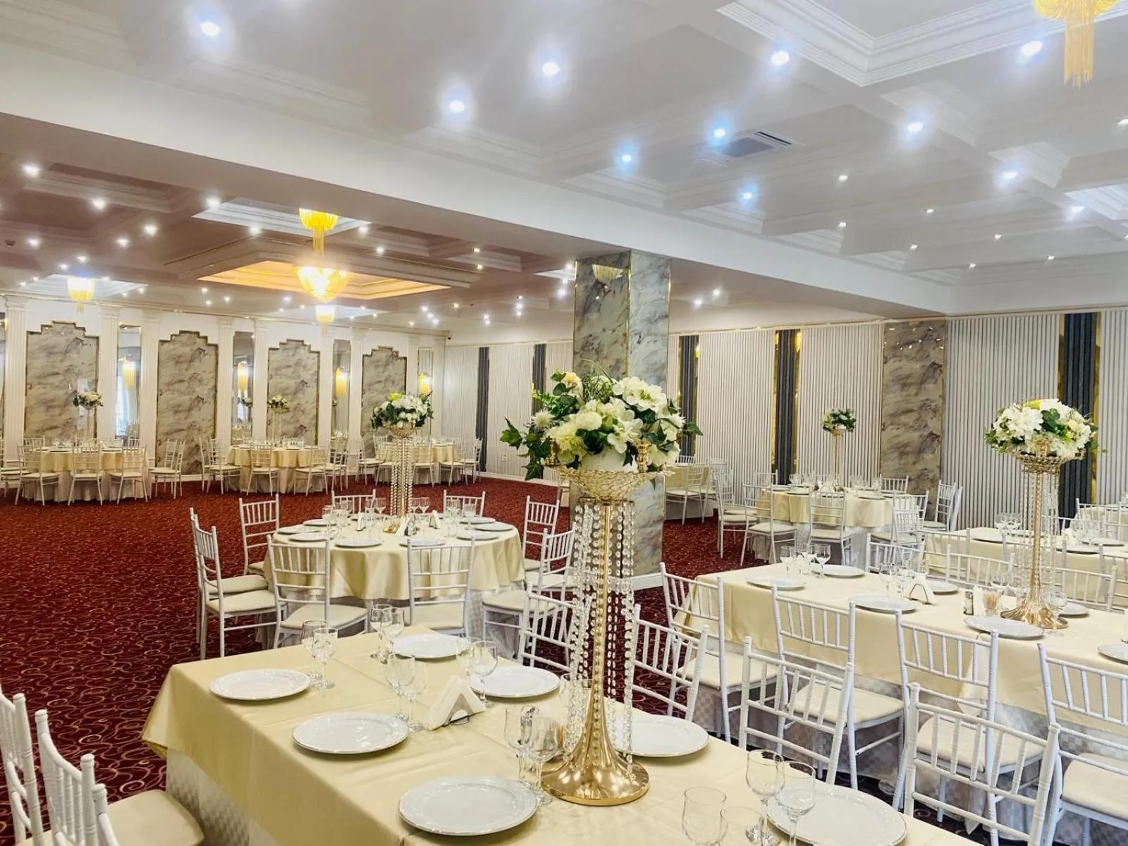 Restaurant/places to eat in Hostel Orhideea