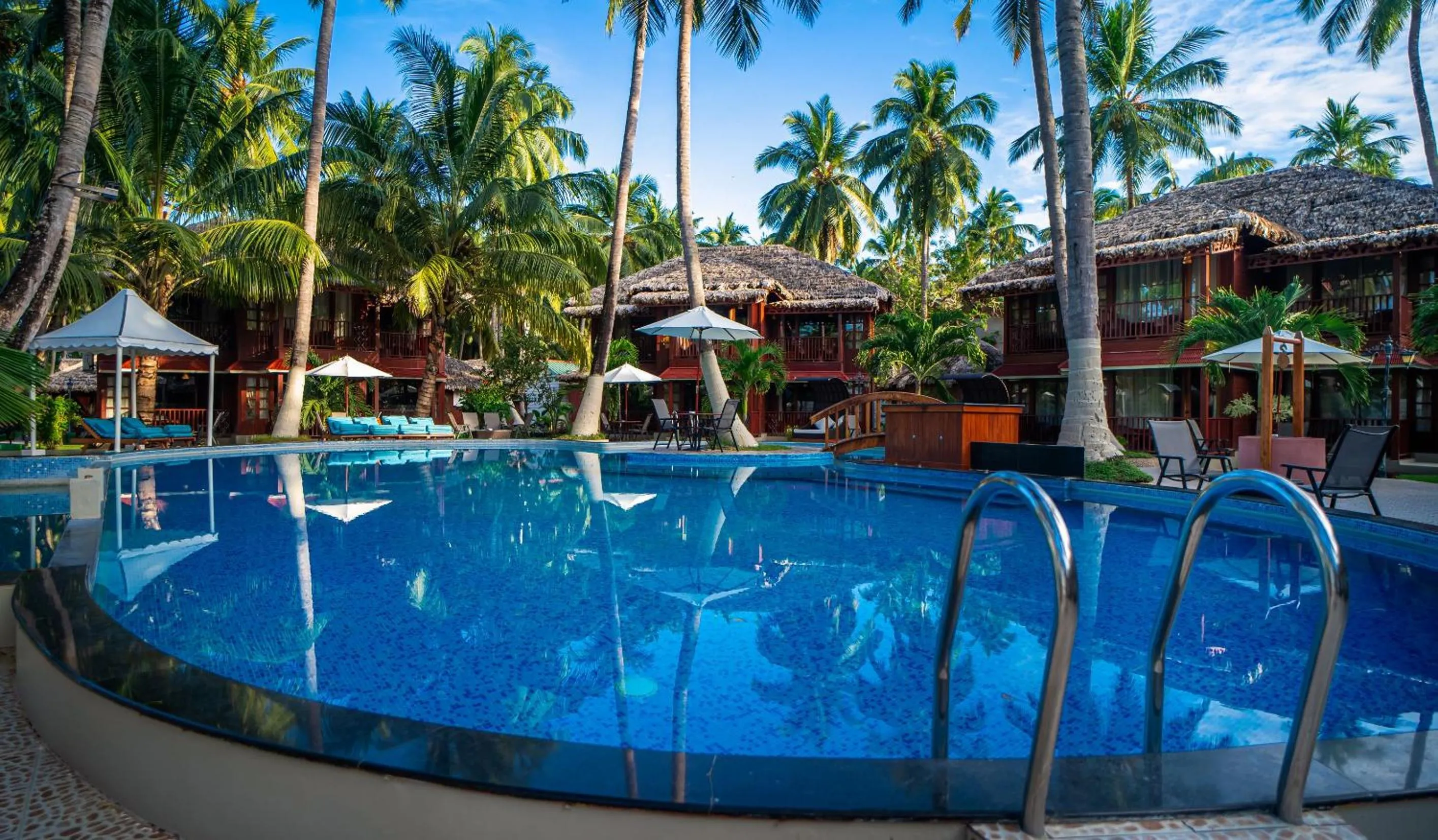 Swimming pool in Coral Reef Resort & Spa, Havelock