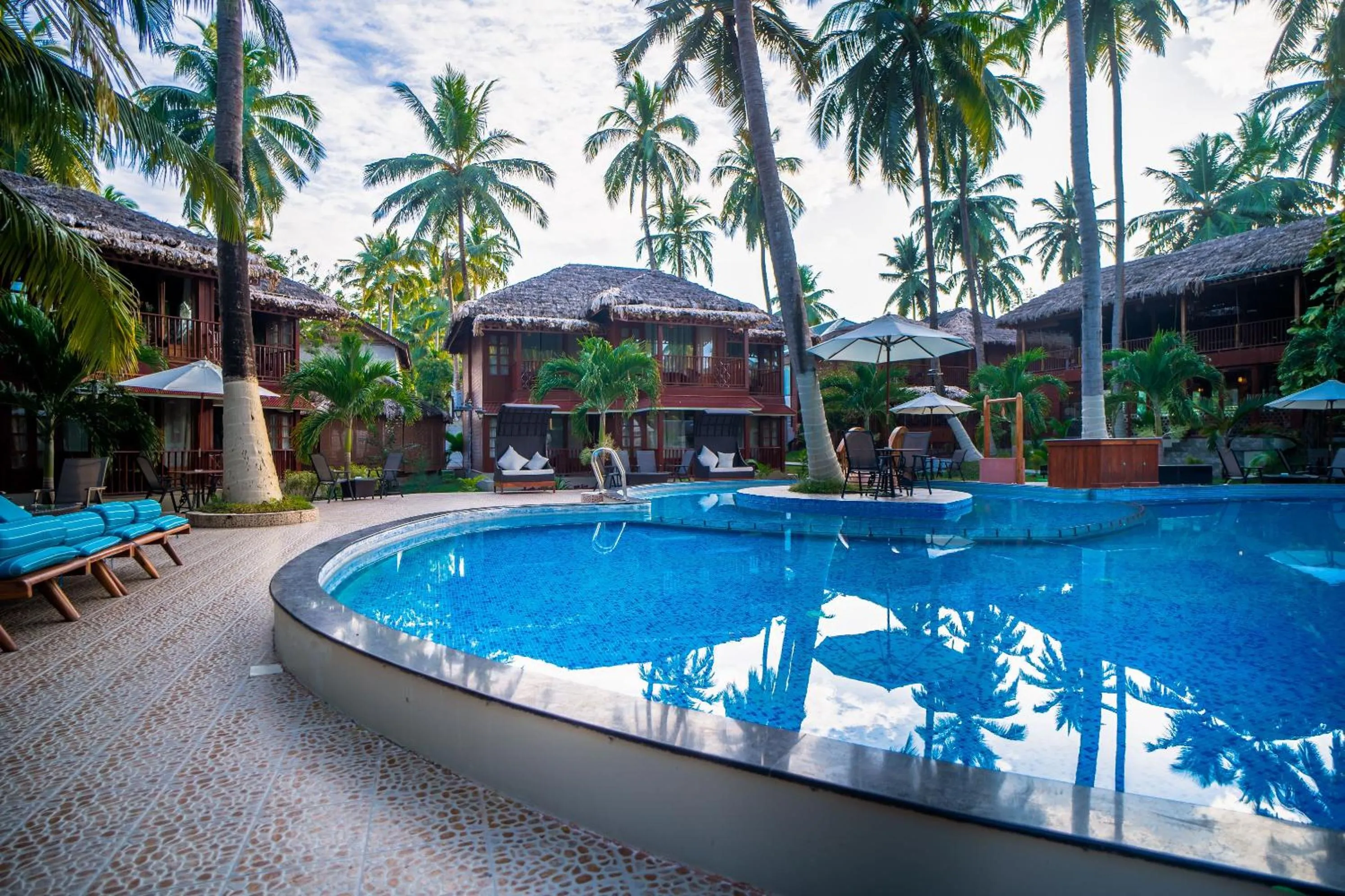 Swimming pool in Coral Reef Resort & Spa, Havelock