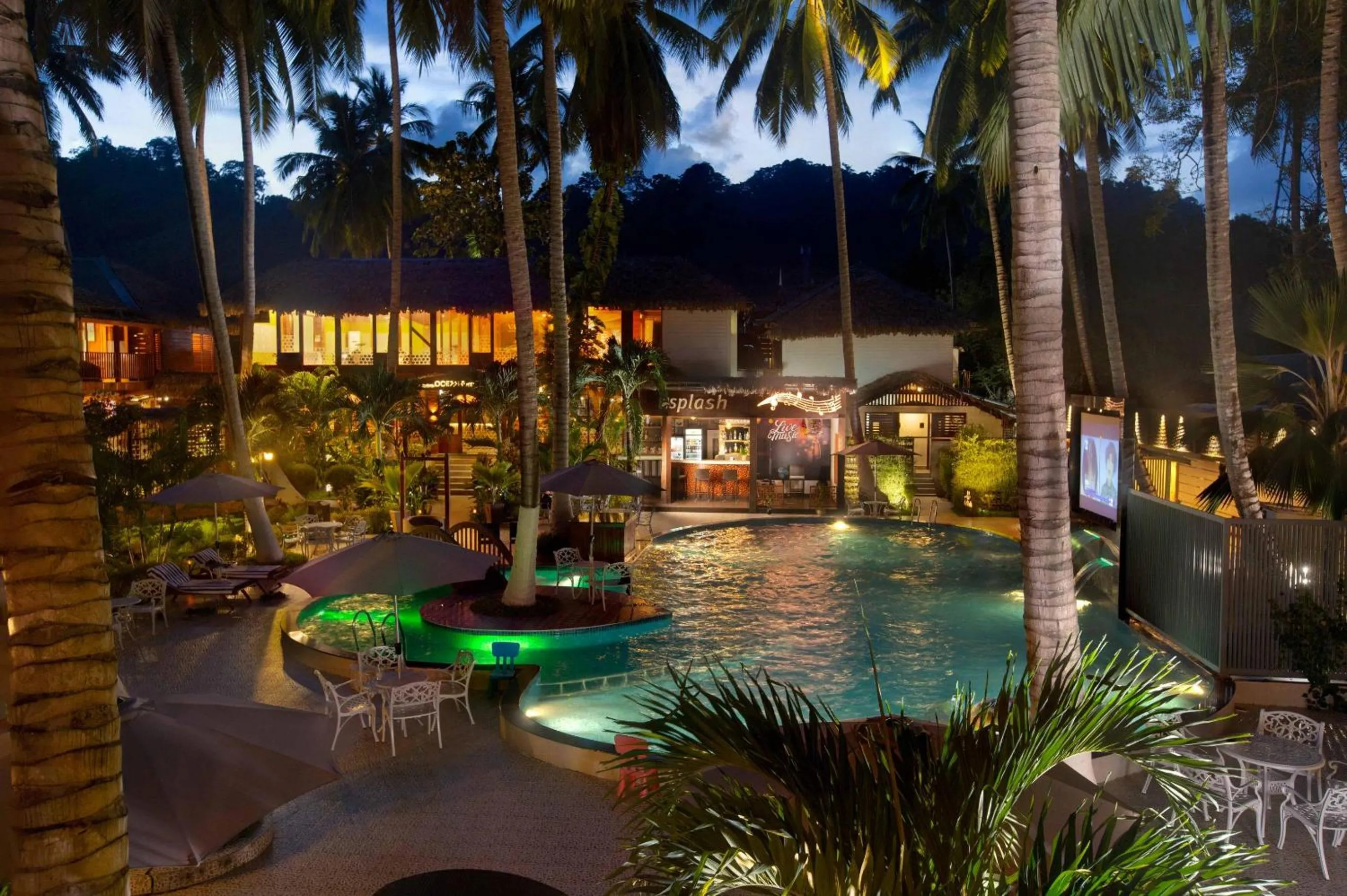 Swimming pool in Coral Reef Resort & Spa, Havelock