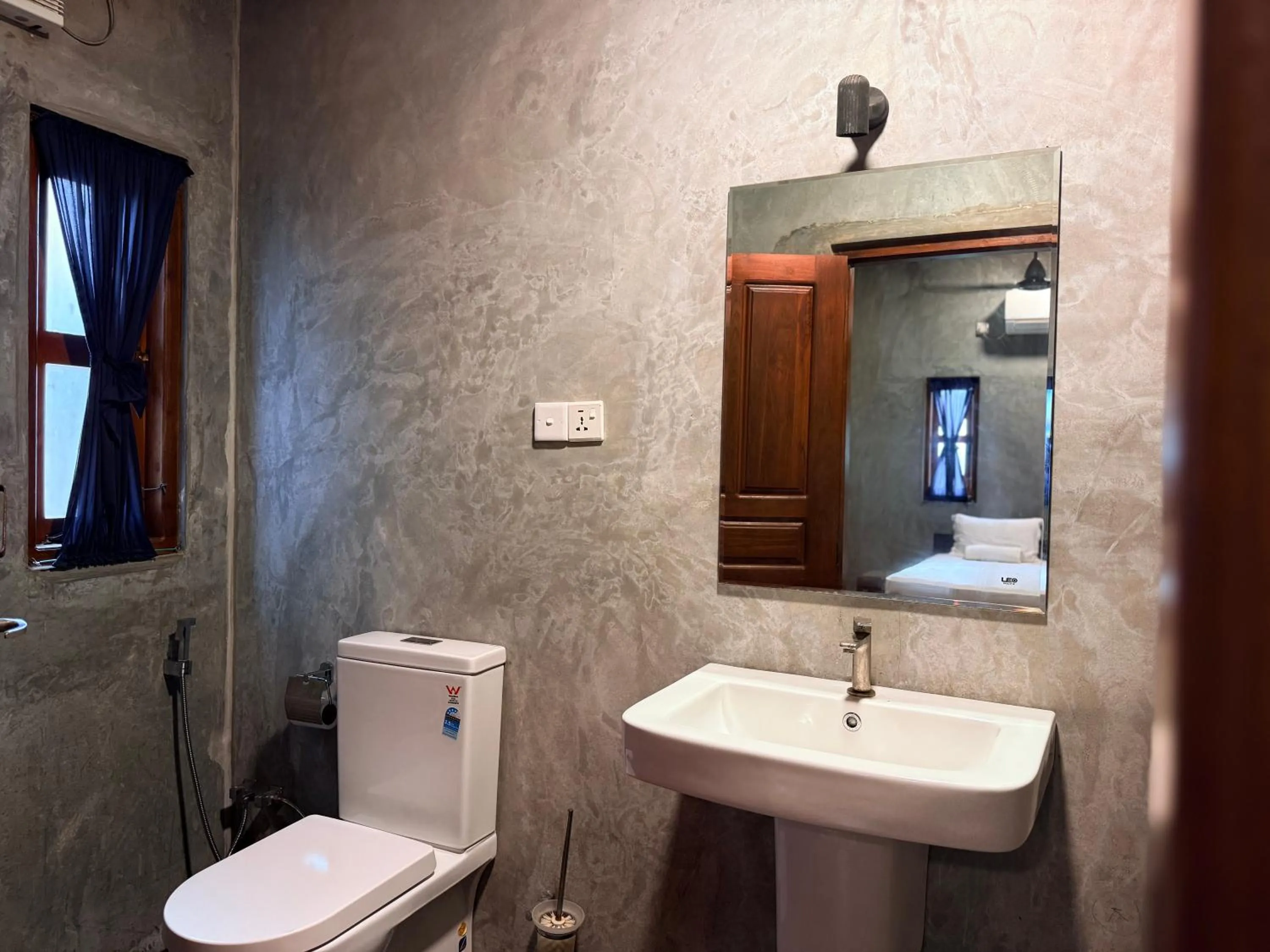 Shower in The Cove Pasikuda - Eco Resort