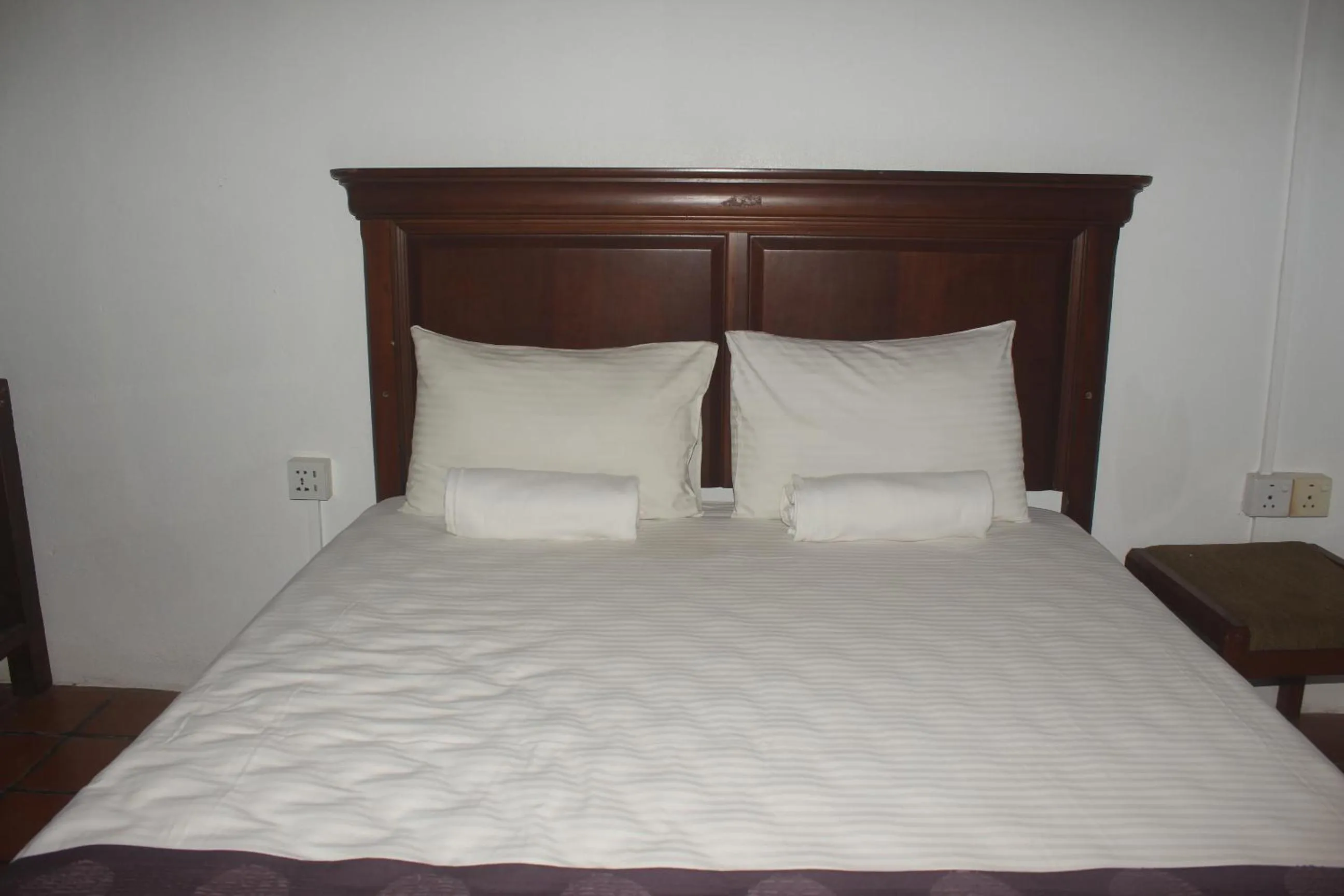 Bedroom, Bed in The Cove Pasikuda - Eco Resort