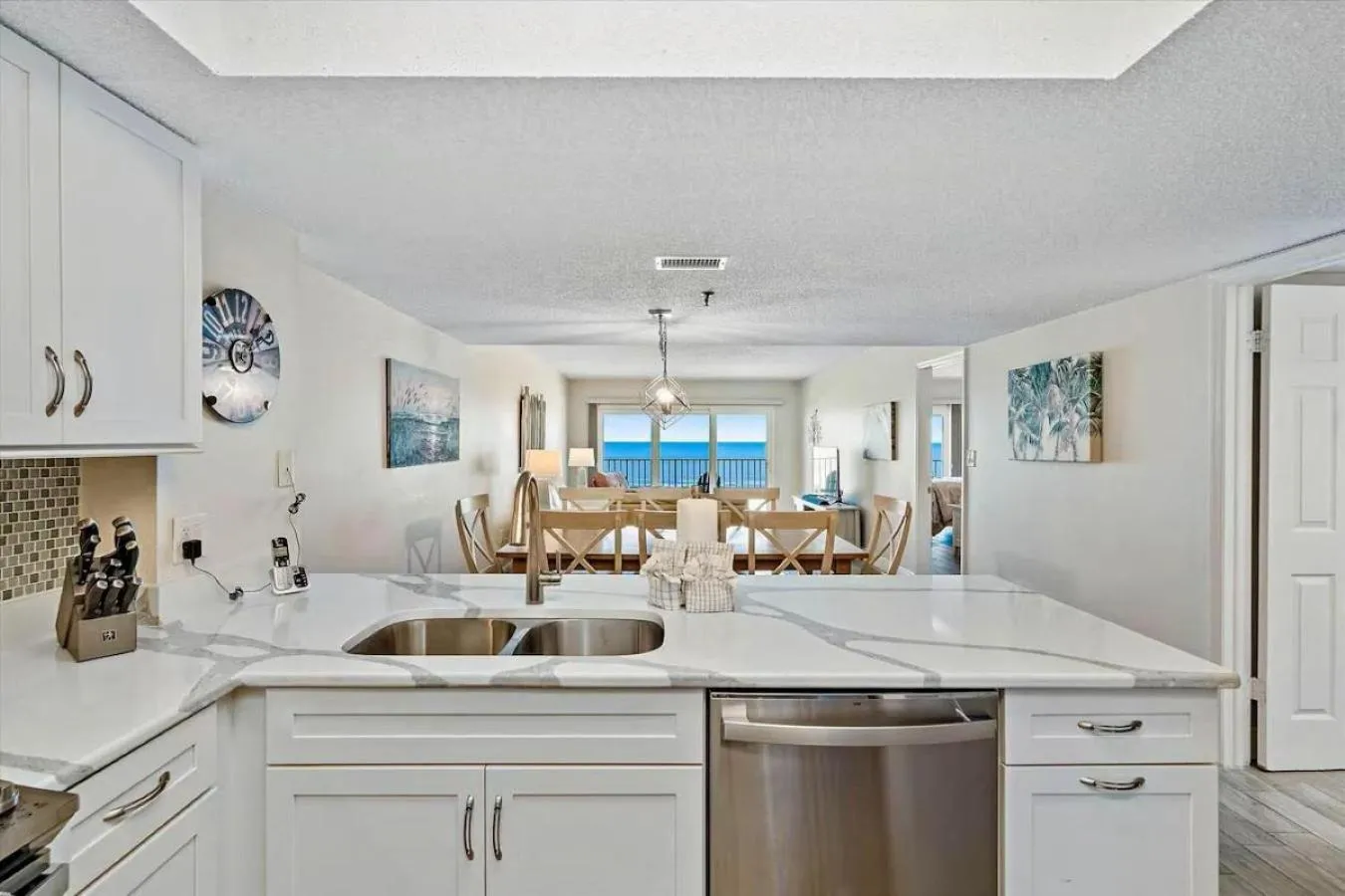 Kitchen or kitchenette in Sea Oats #303
