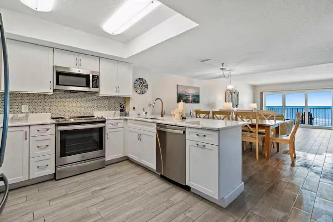Kitchen or kitchenette in Sea Oats #303