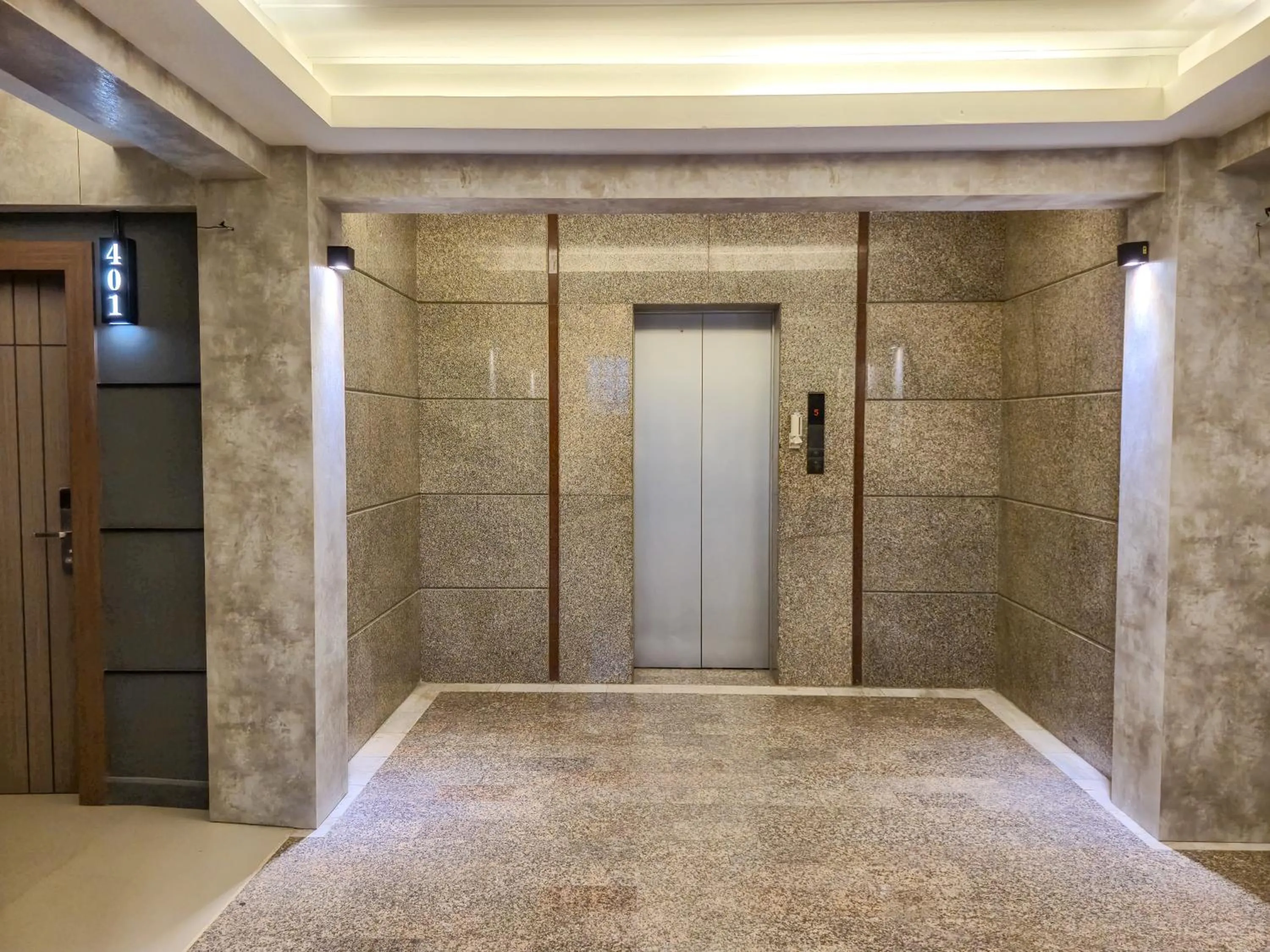 elevator in Wangkaew Hotel