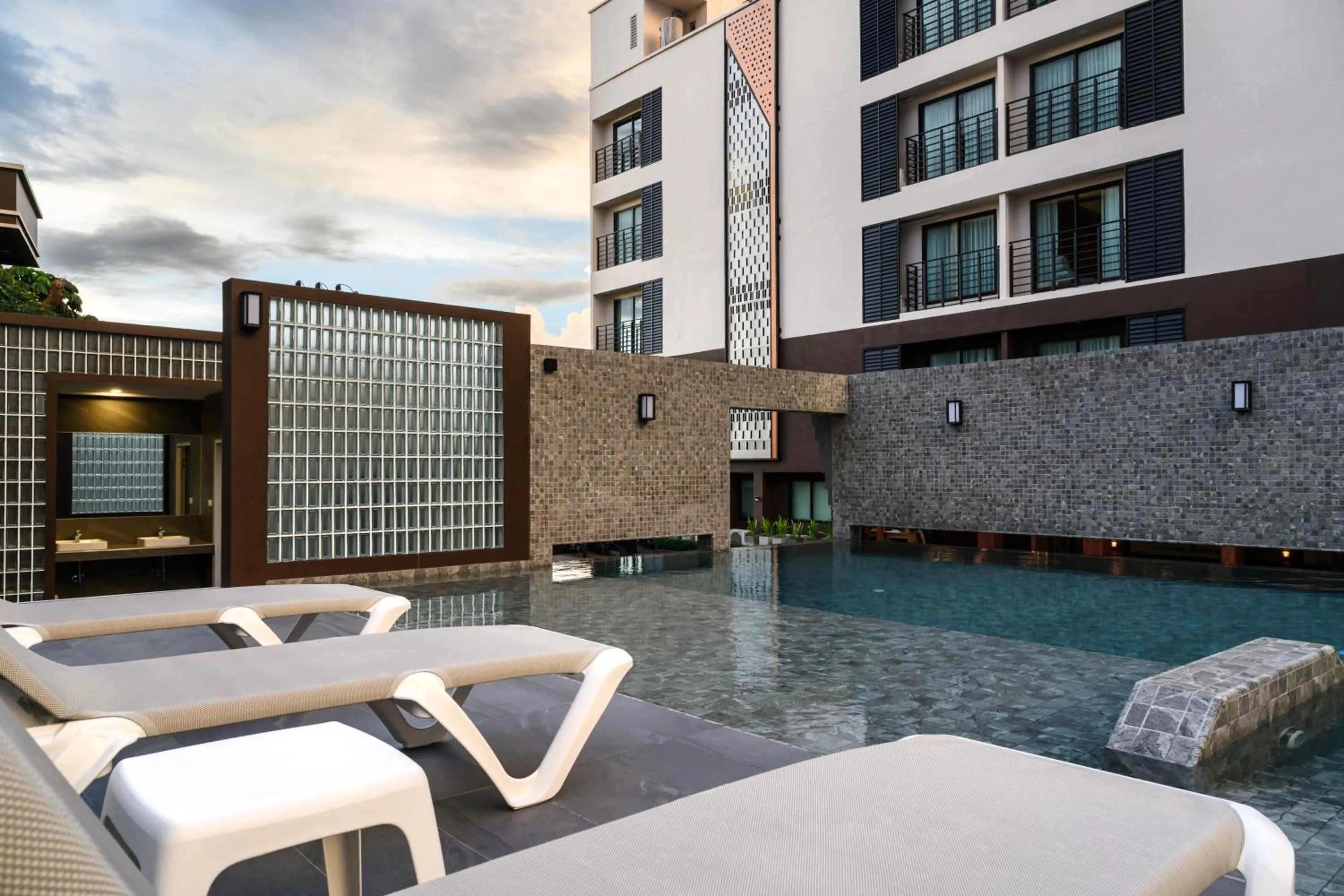 Swimming pool in Wangkaew Hotel