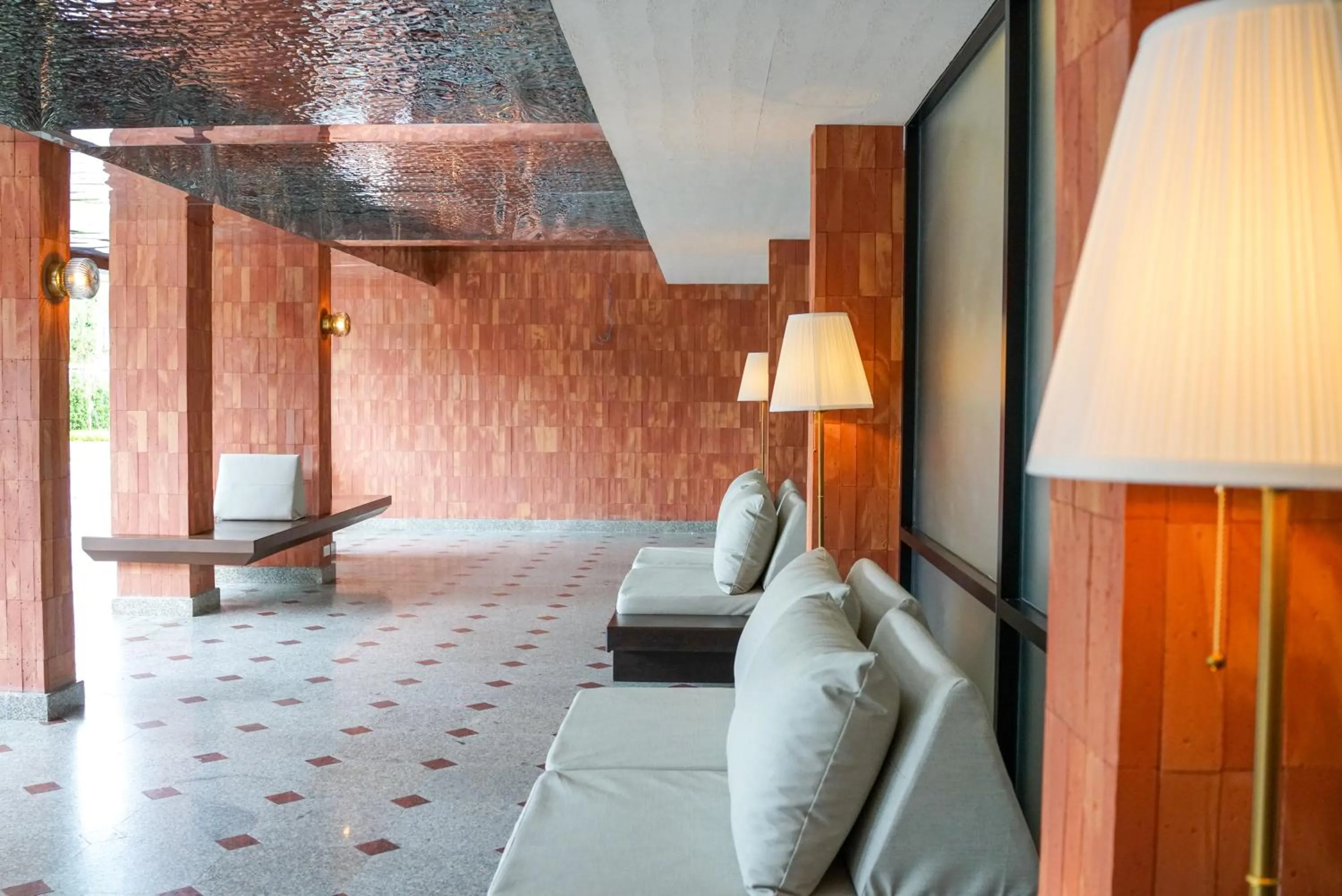 Living room, Bed in Wangkaew Hotel