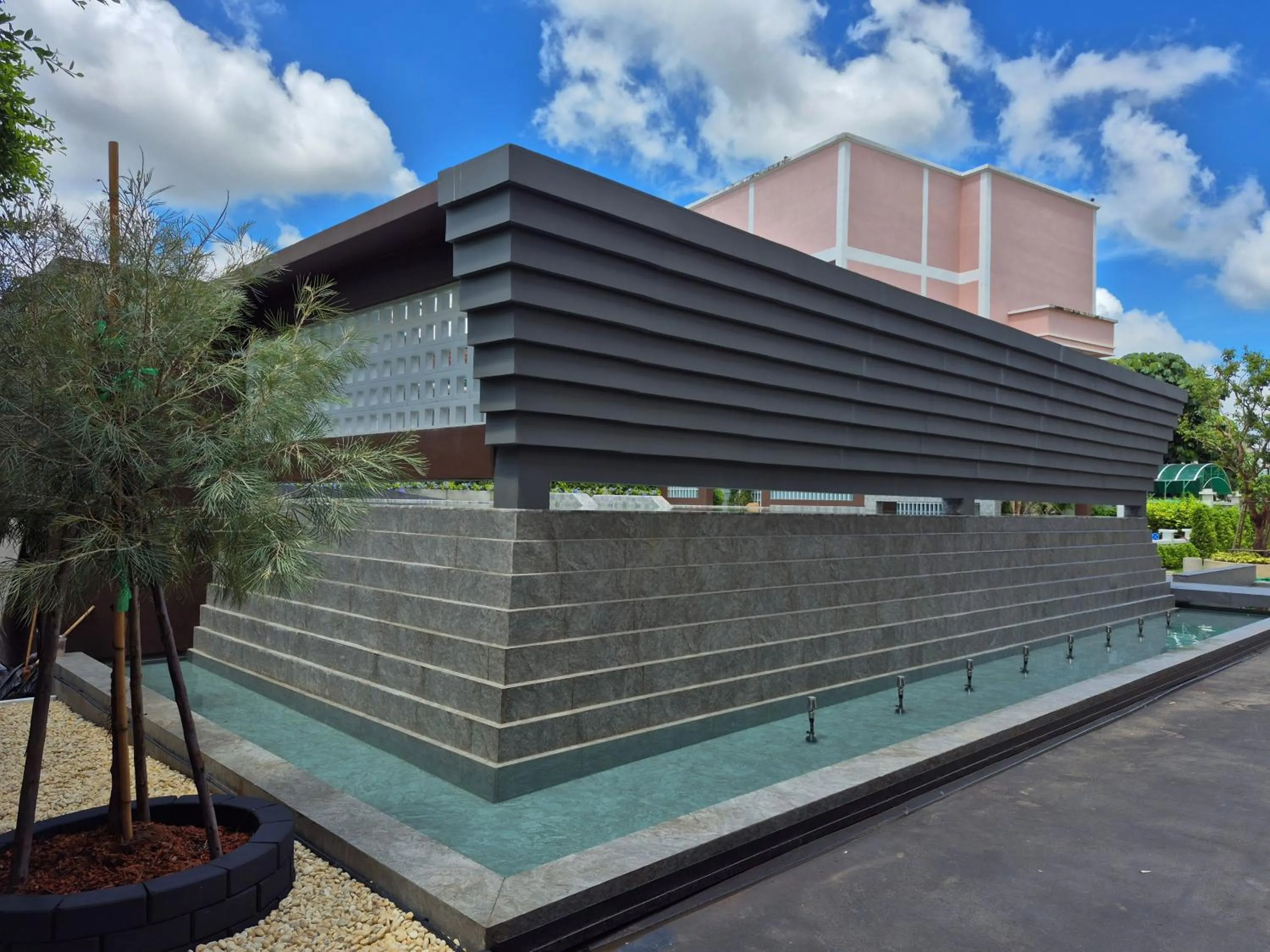 Swimming pool in Wangkaew Hotel