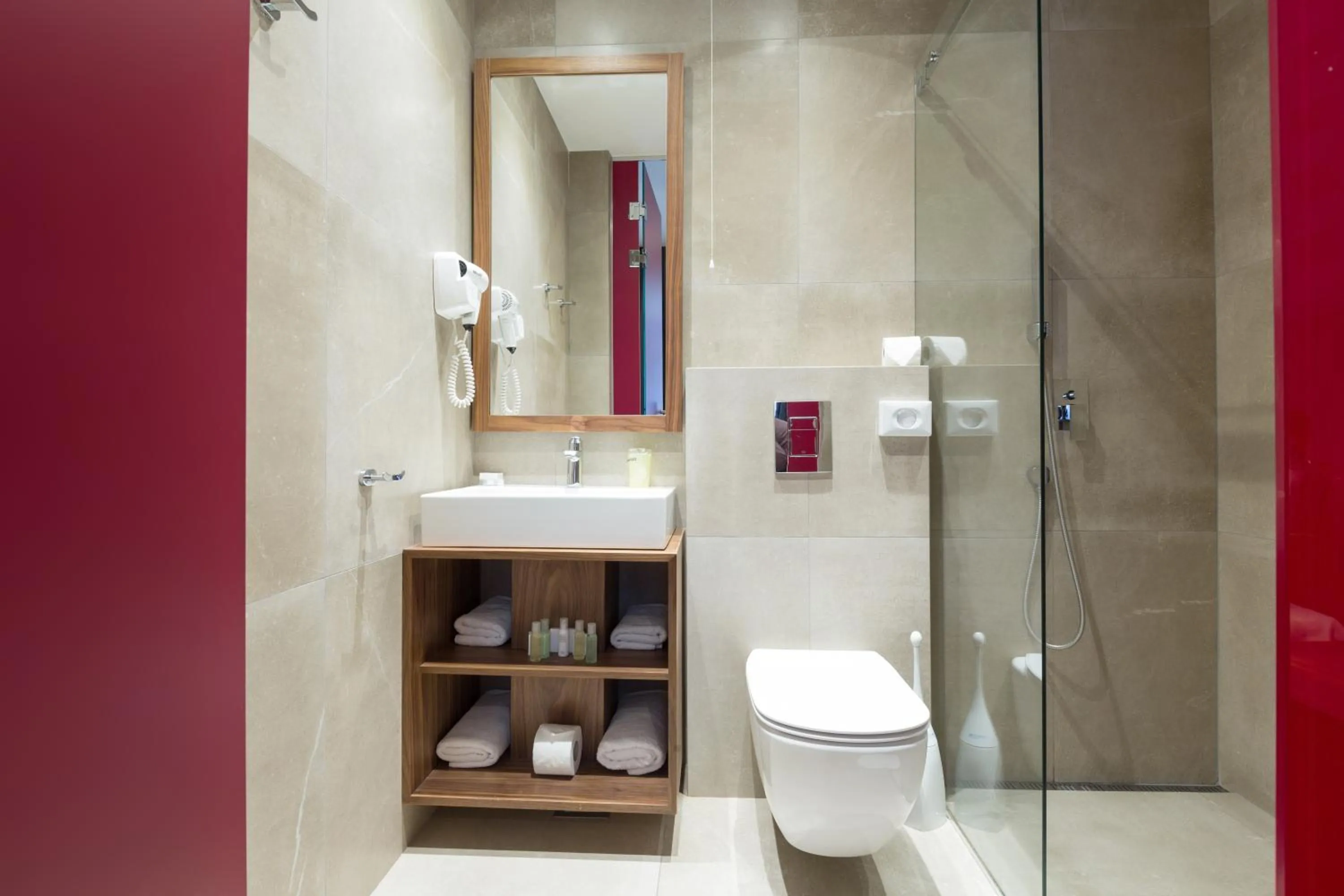 Shower in Five Points Square - City Center