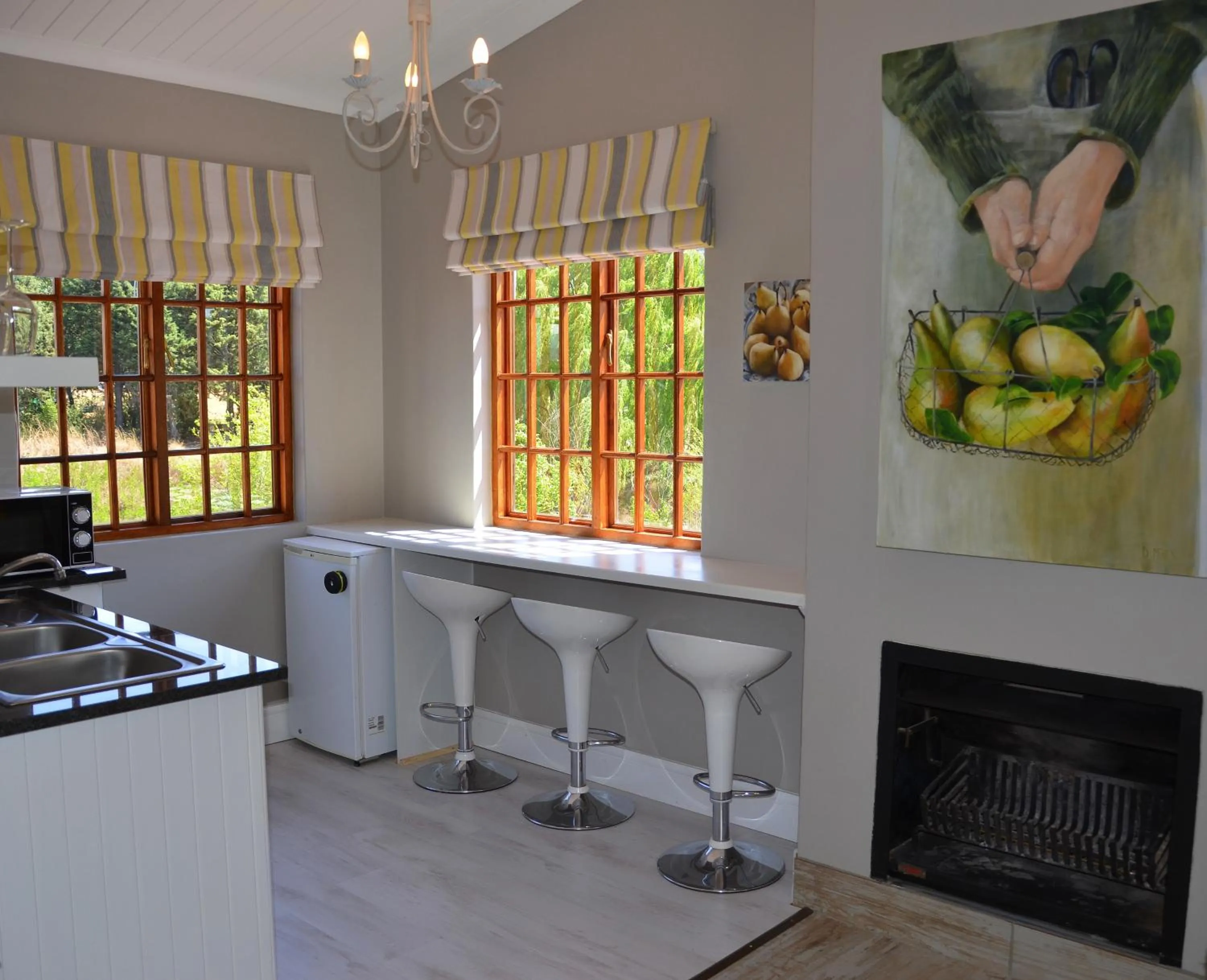 Kitchen or kitchenette in By The Way Guesthouse