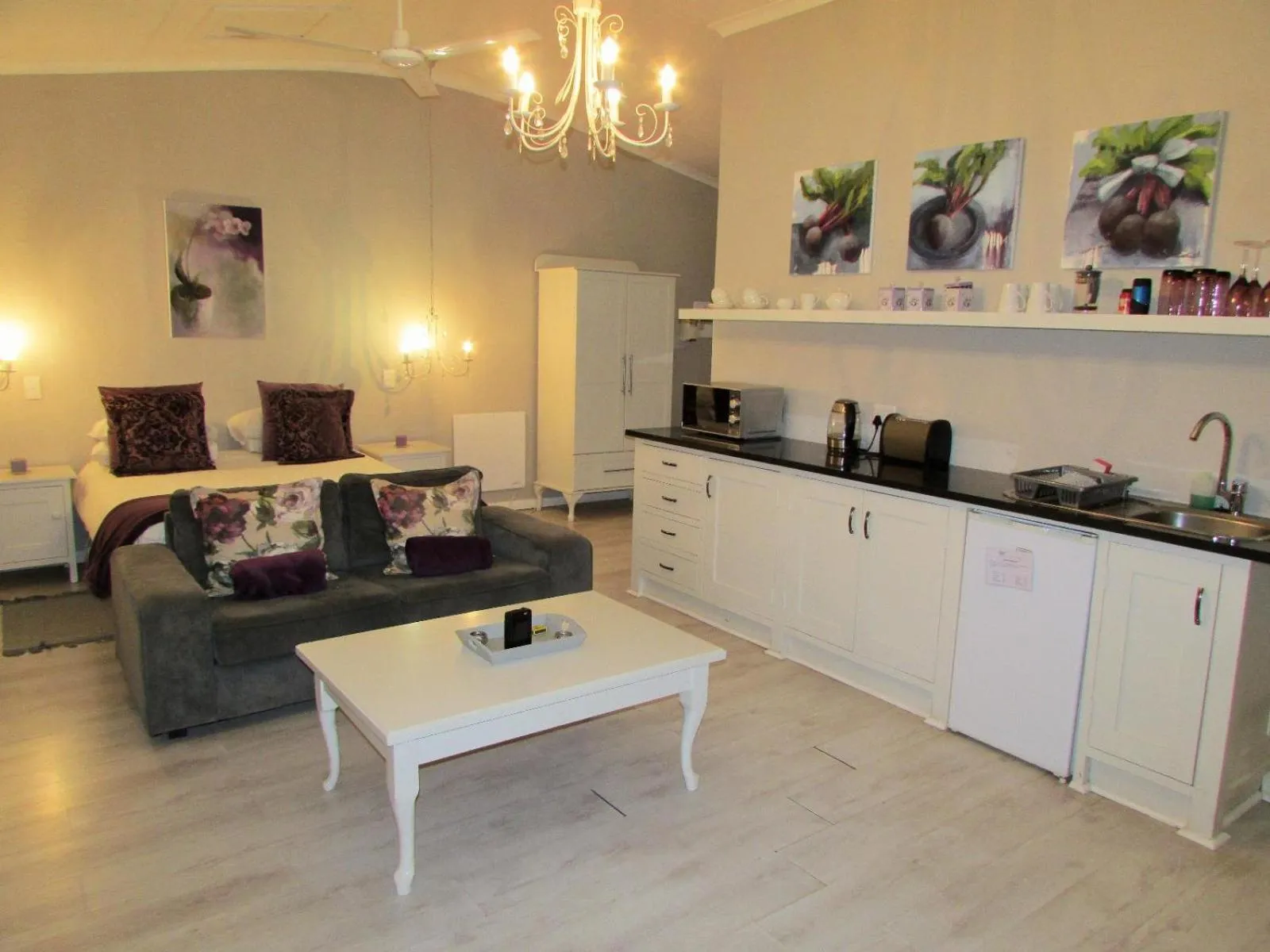 Coffee/tea facilities in By The Way Guesthouse