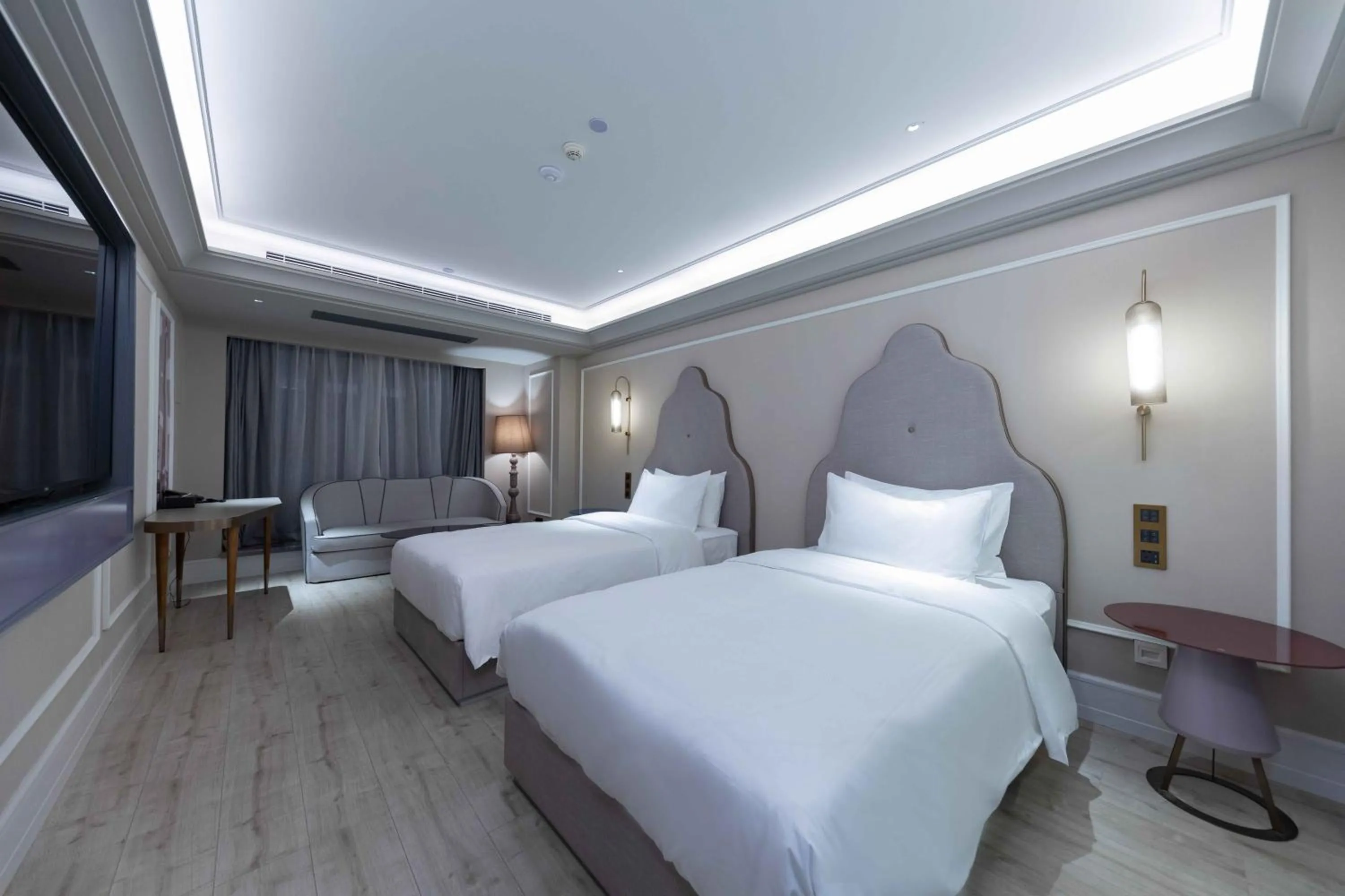 Photo of the whole room, Bed in Mercure Hotel Shijiazhuang, Zhongshan East Road