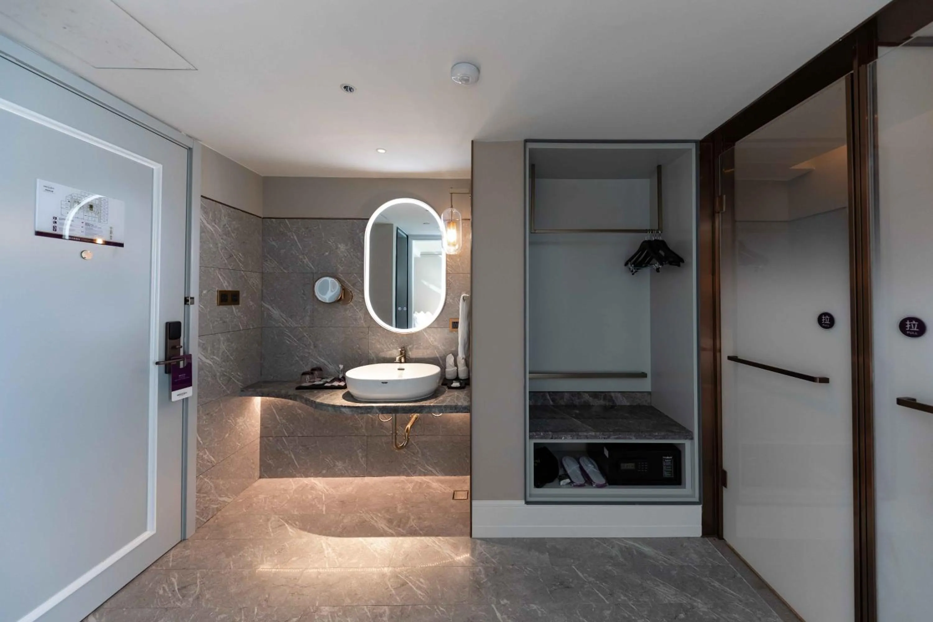 wardrobe in Mercure Hotel Shijiazhuang, Zhongshan East Road