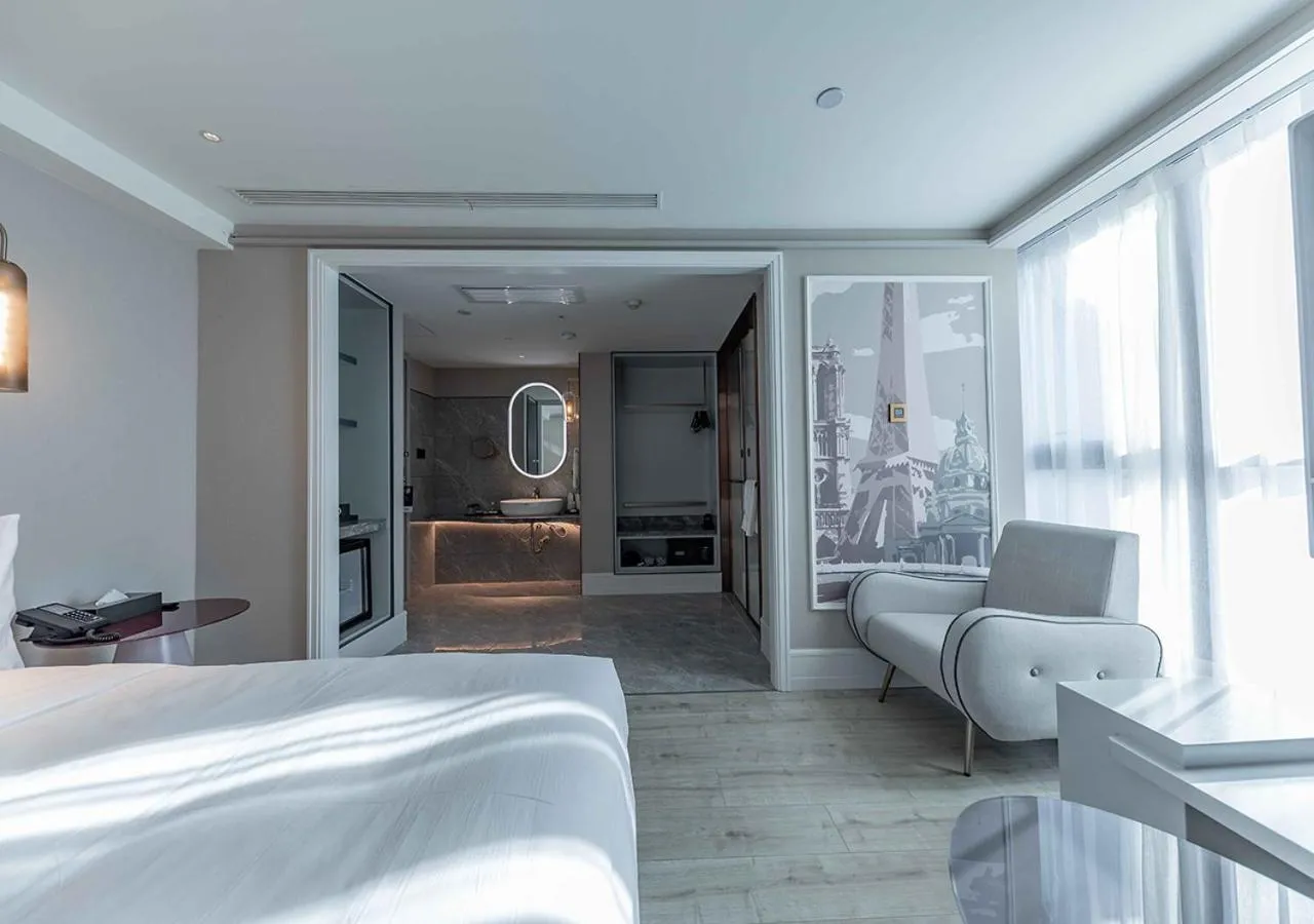Property building, Bed in Mercure Hotel Shijiazhuang, Zhongshan East Road