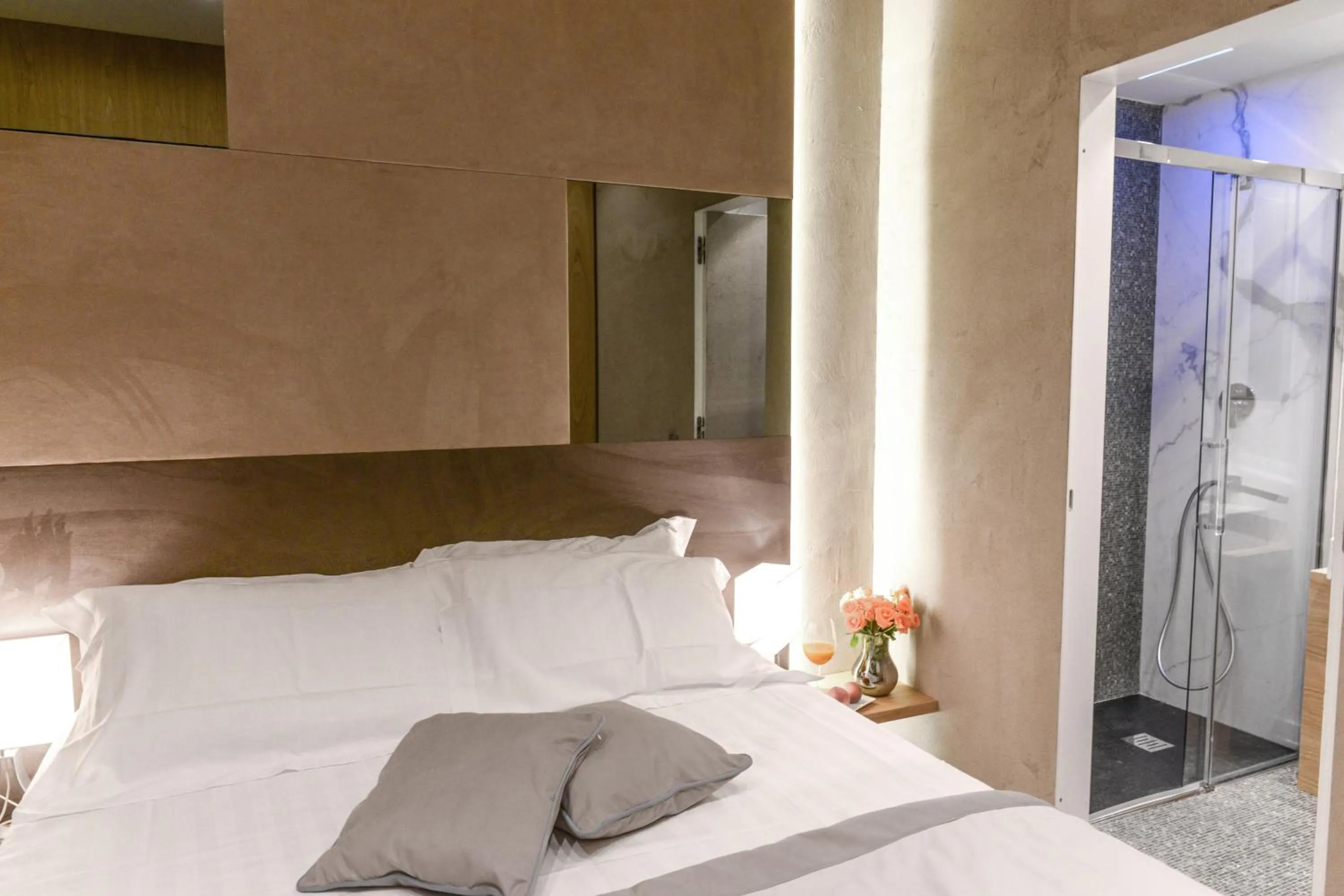 Photo of the whole room in Sun Suite Luxury Pantheon