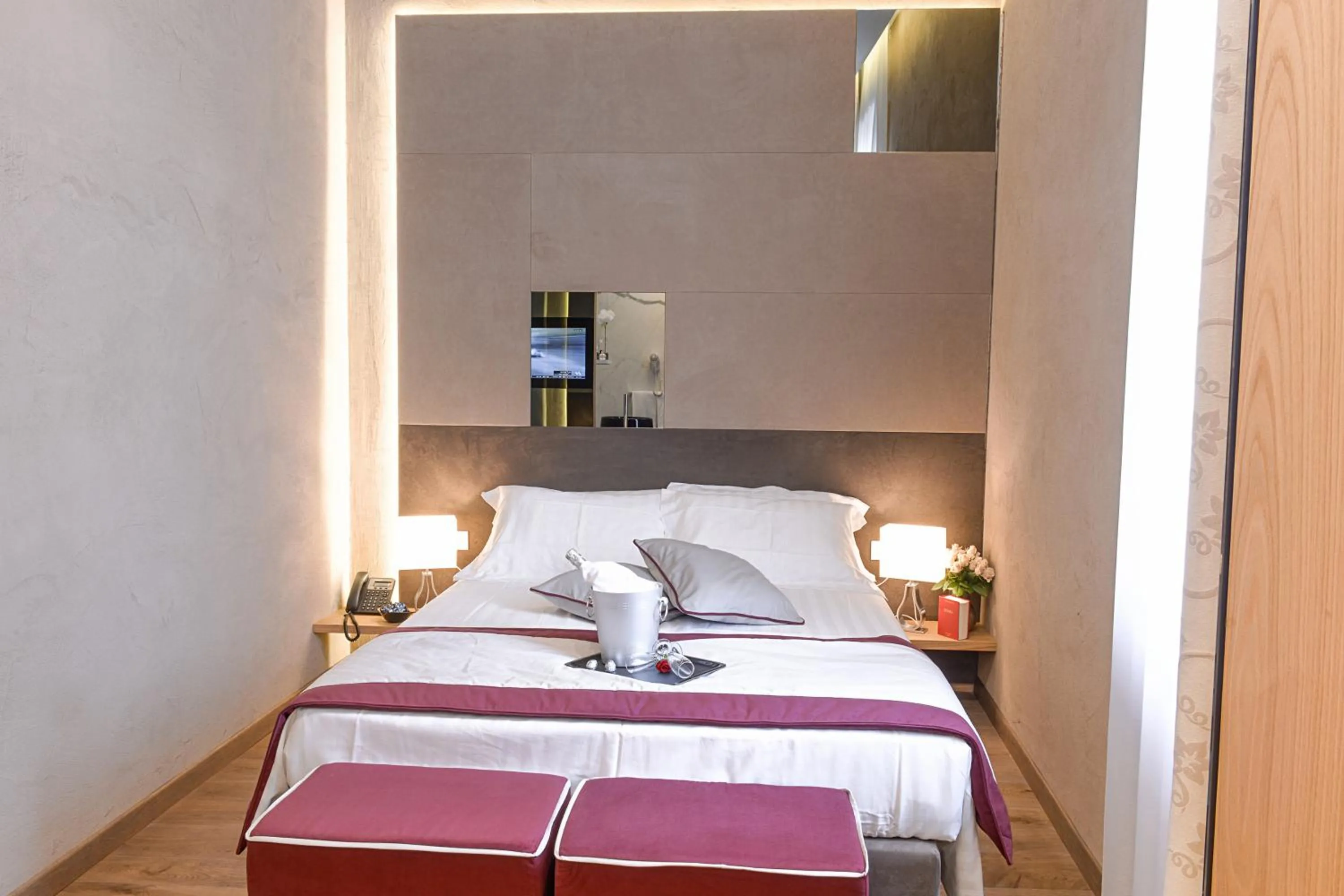 Bedroom in Sun Suite Luxury Pantheon