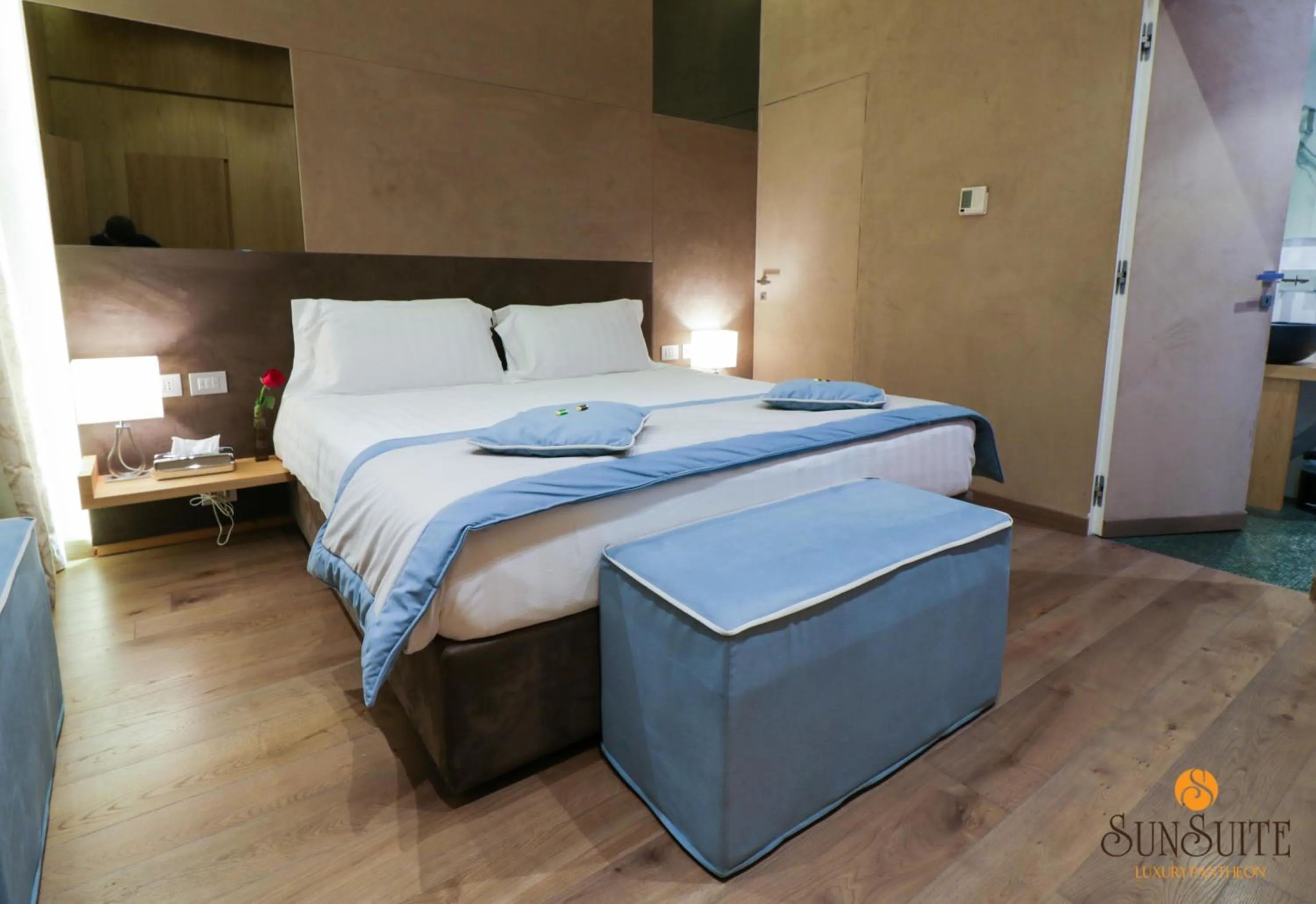 Bed in Sun Suite Luxury Pantheon