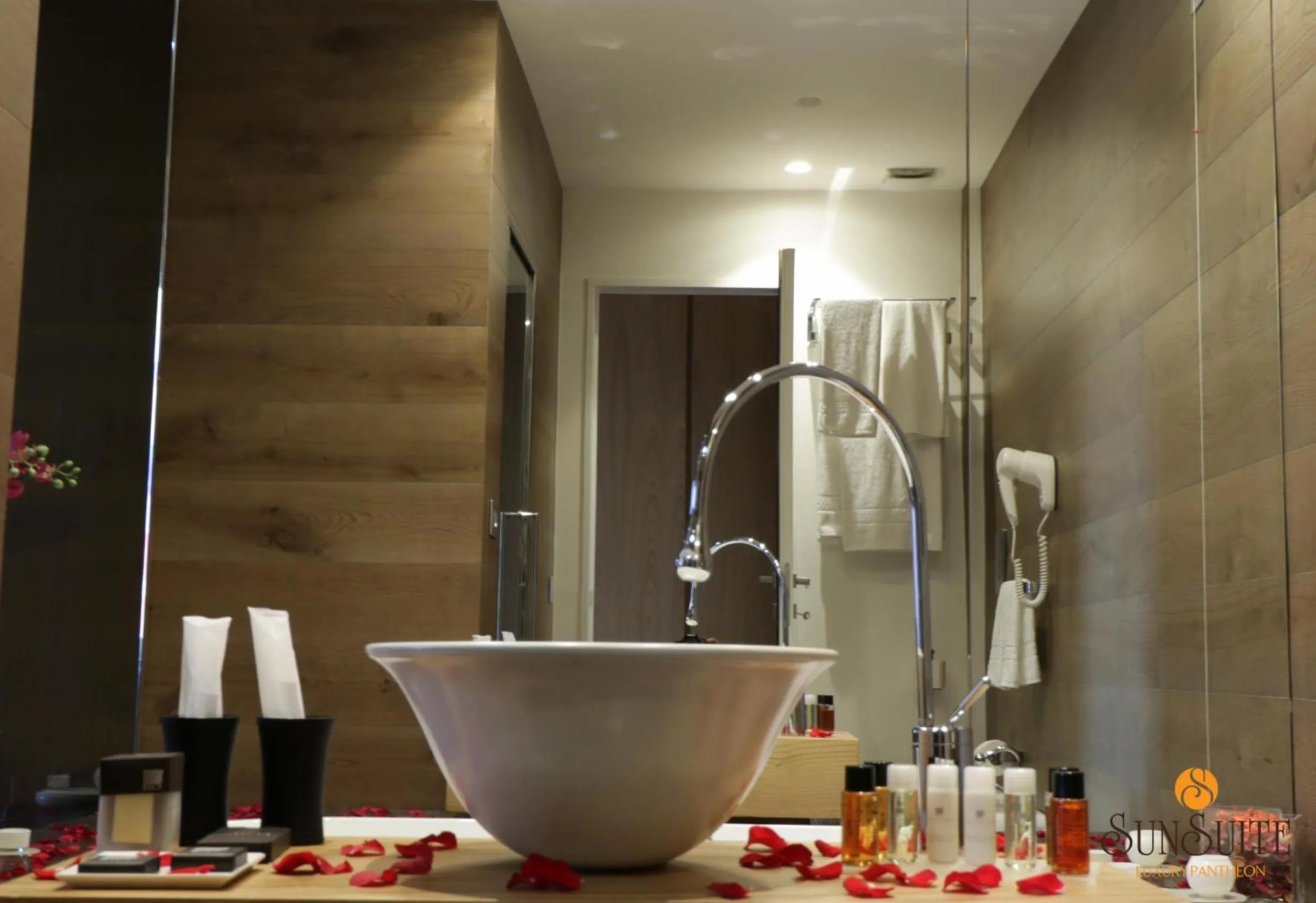 Bathroom in Sun Suite Luxury Pantheon