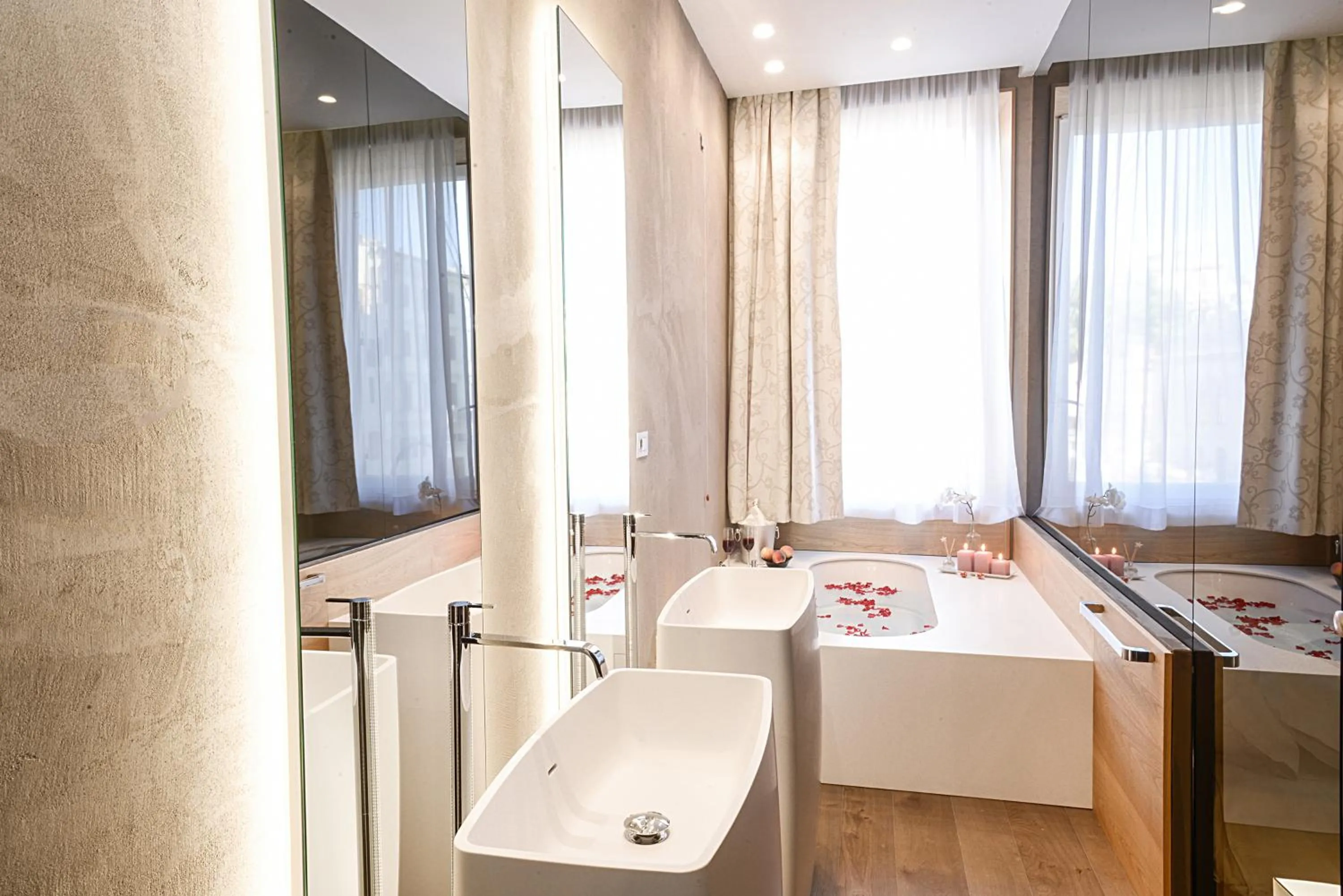 Bathroom in Sun Suite Luxury Pantheon