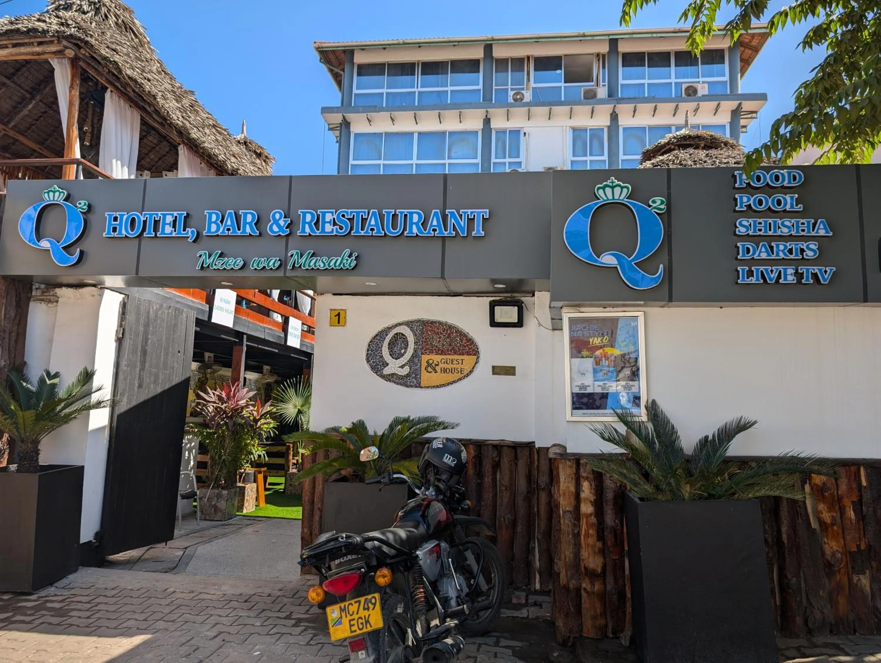 Text overlay in Q-Bar & Guesthouse